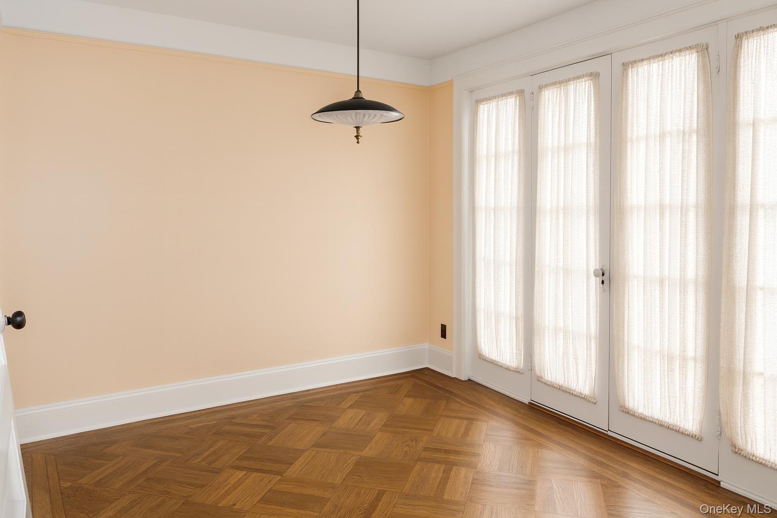 #11 photo, 4718 39th Place, कुईंस Sunnyside , NY 11104