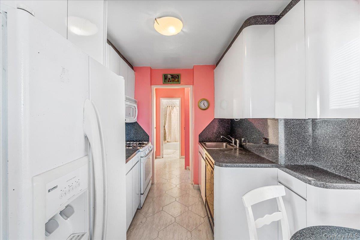 #13 photo, 110-11 Queens Boulevard, Forest Hills , NY 11375