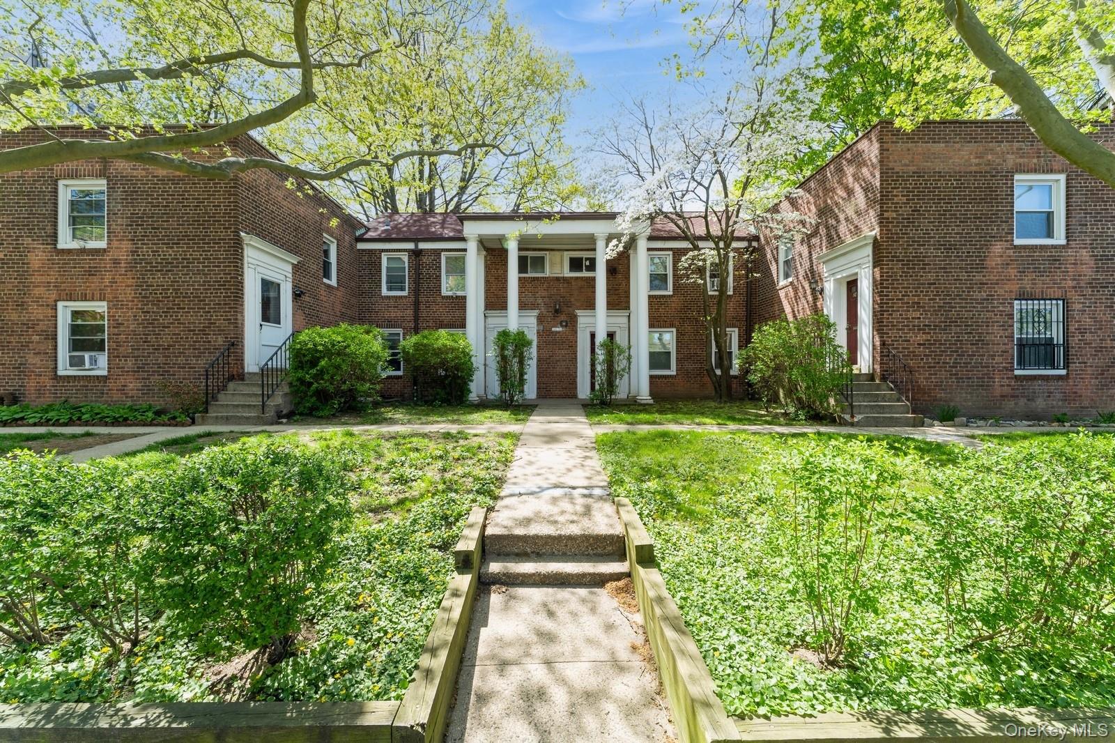 #18 photo, 149-32 Union Turnpike, קווינס Briarwood , NY 11435