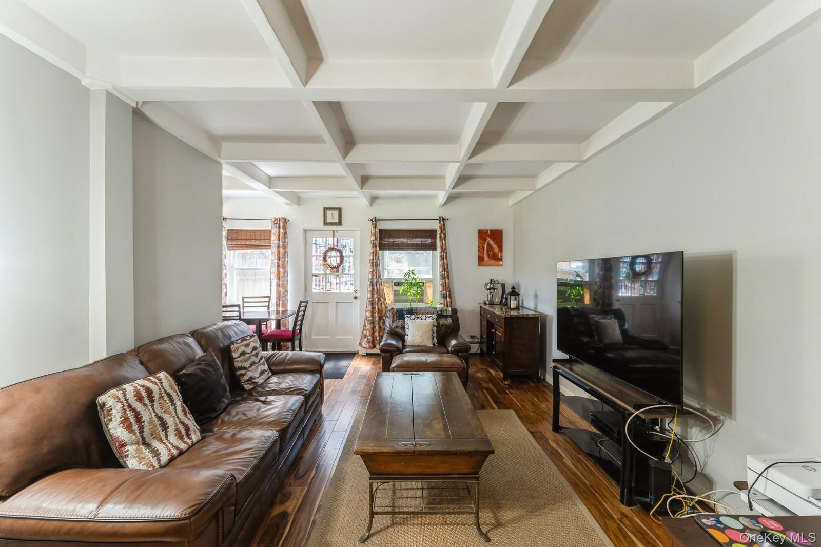 #6 photo, 149-32 Union Turnpike, קווינס Briarwood , NY 11435