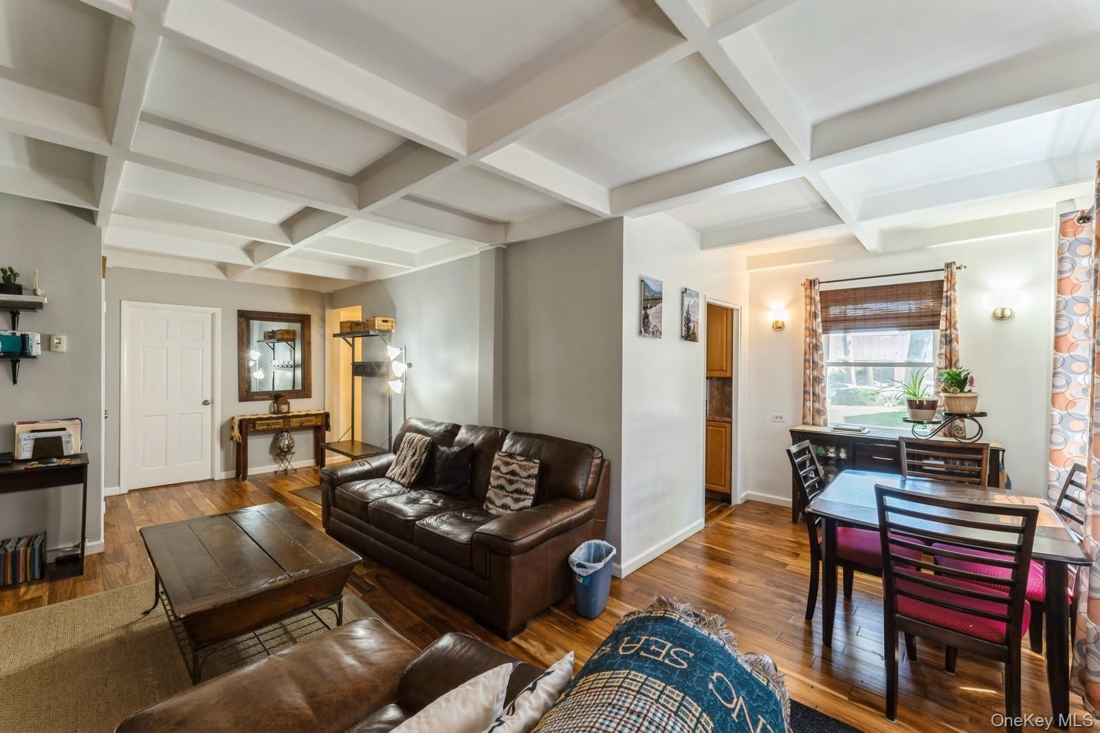 #8 photo, 149-32 Union Turnpike, קווינס Briarwood , NY 11435