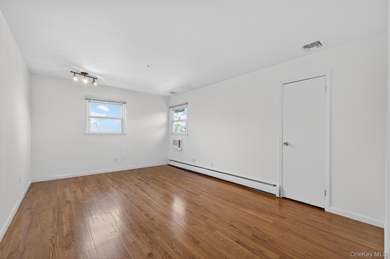 #11 photo, 8 Blueberry Lane, 롱 아일랜드 Oyster Bay , NY 11771