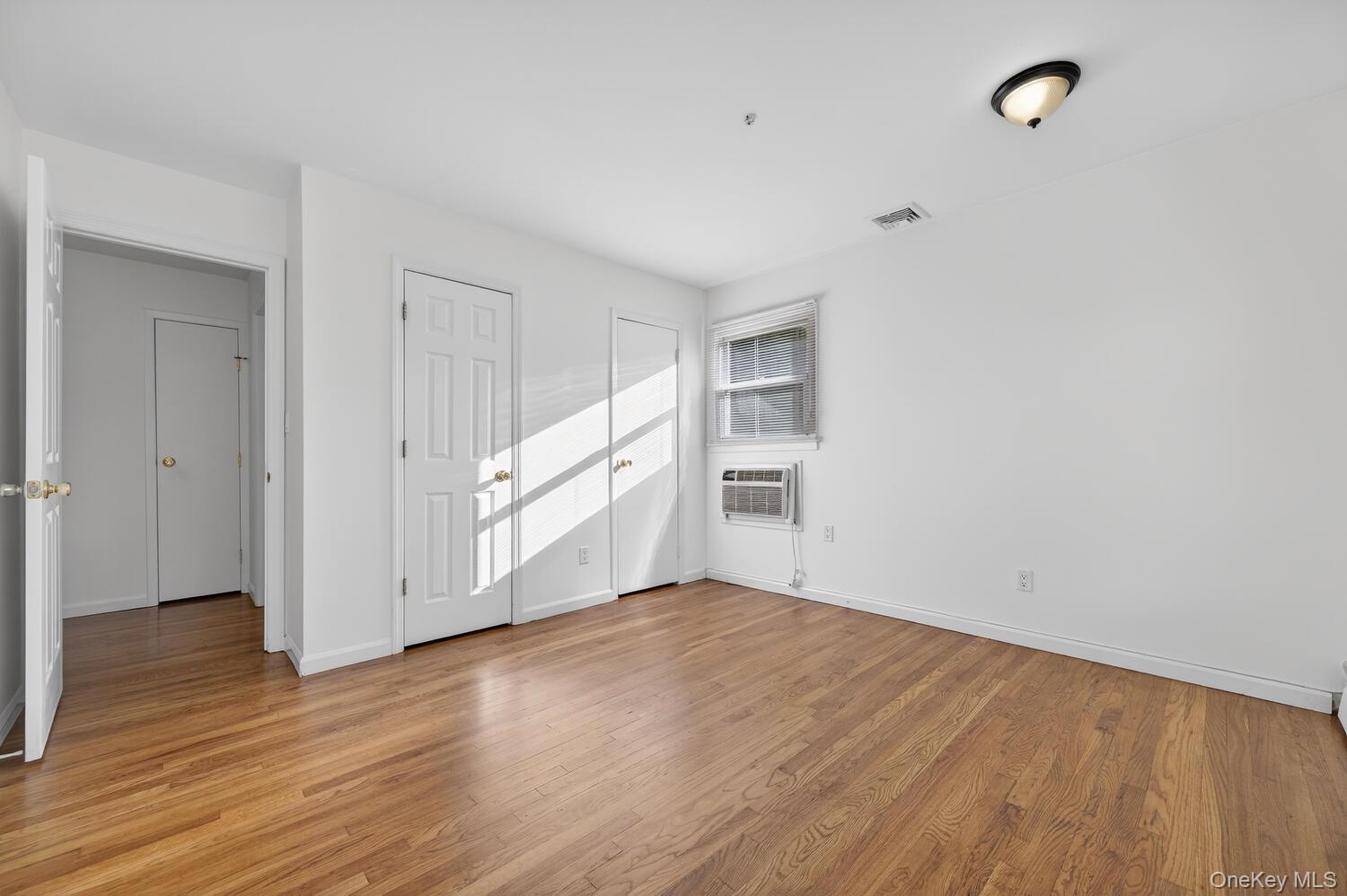 #15 photo, 8 Blueberry Lane, 롱 아일랜드 Oyster Bay , NY 11771