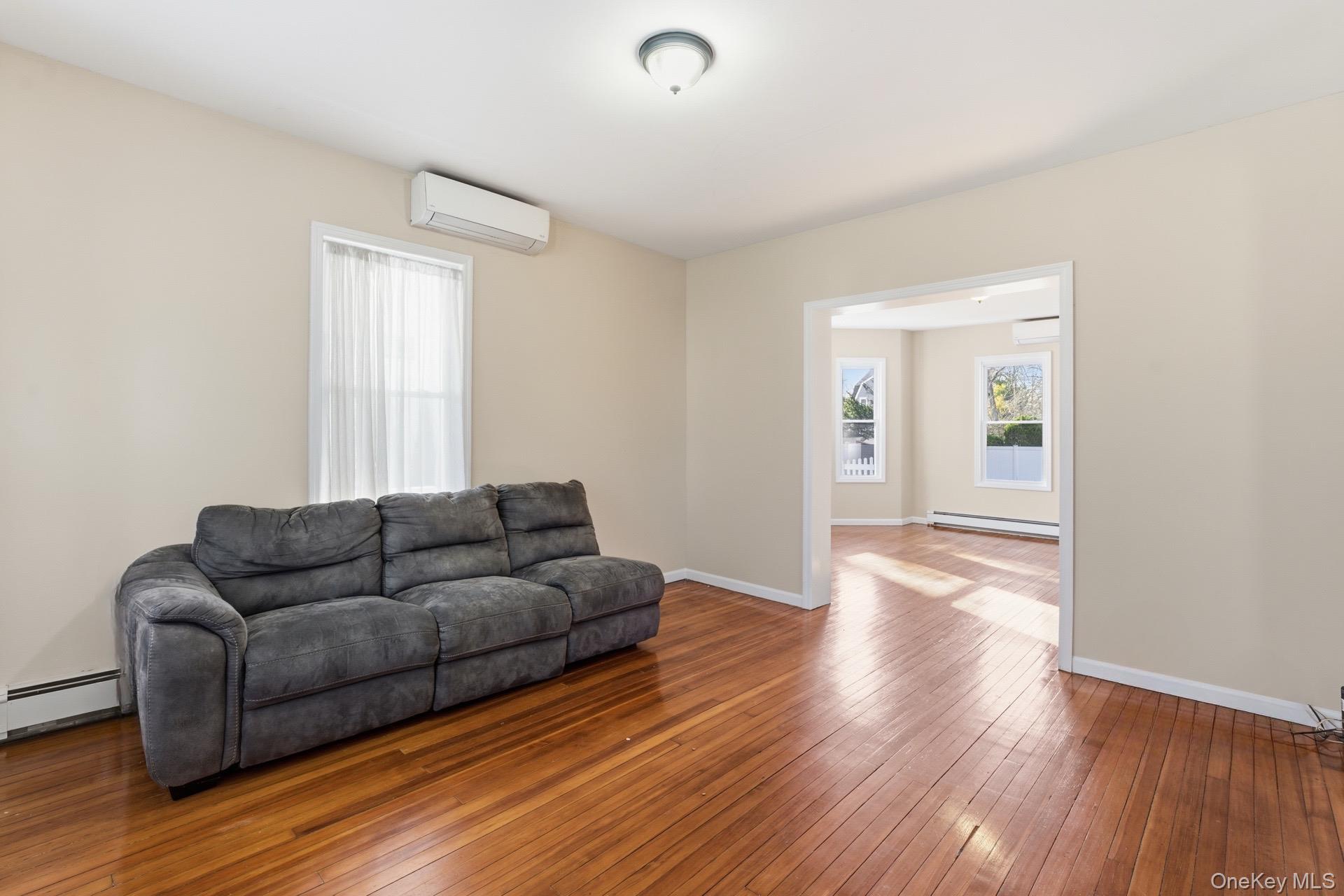 #11 photo, 161 Wallace, नासाउ काउंटी Freeport , NY 11520