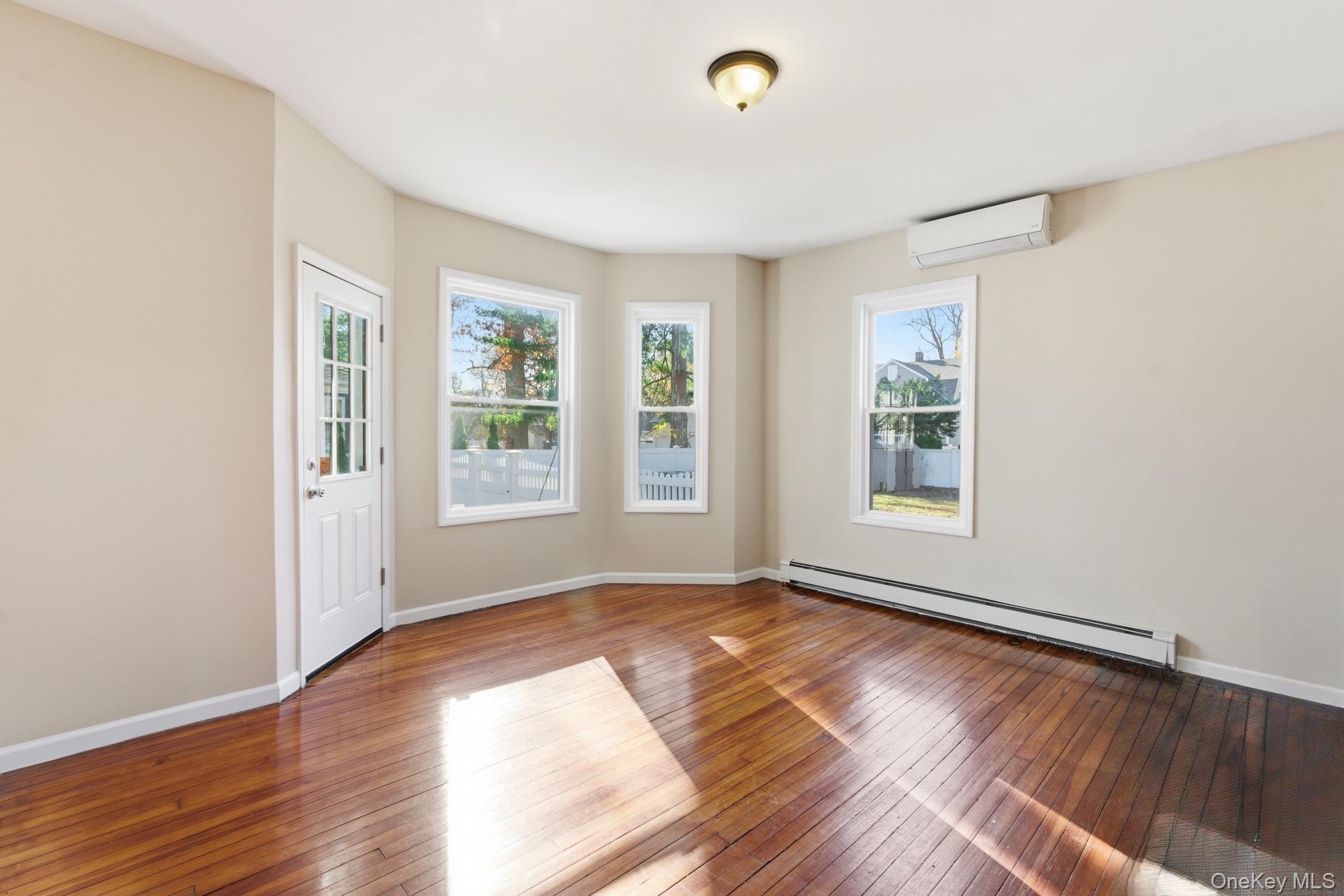 #13 photo, 161 Wallace, नासाउ काउंटी Freeport , NY 11520