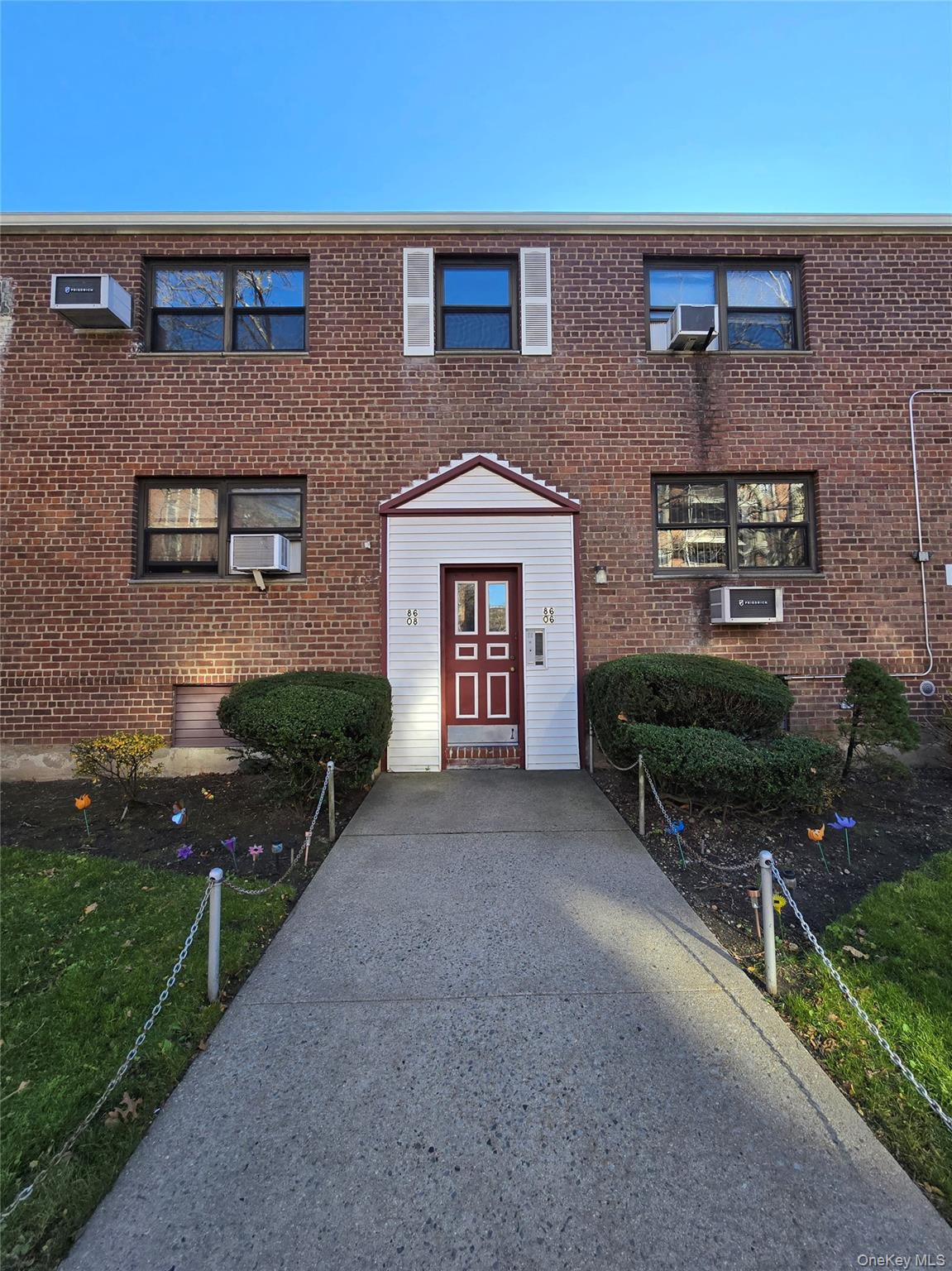 #1 photo, 8606 155th Avenue, קווינס Howard Beach , NY 11414