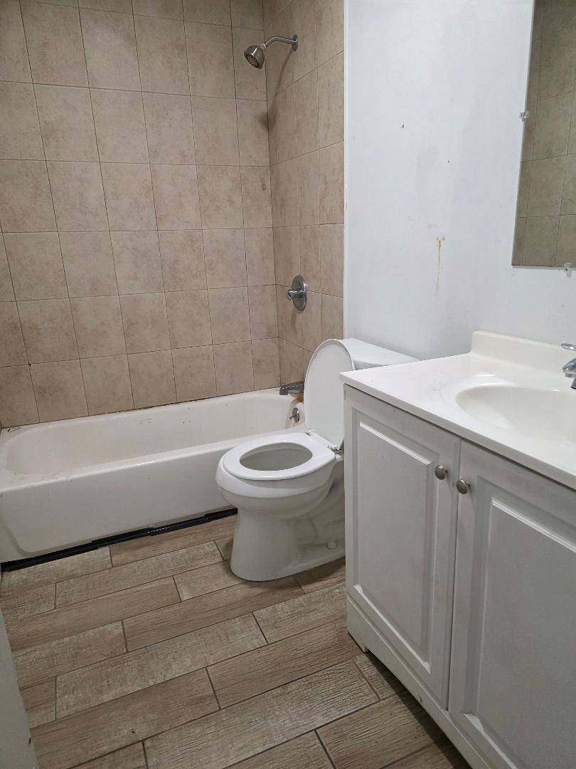 #5 photo, 194 Plunkett St, सफ़ोक काउंटी Brentwood , NY 11717