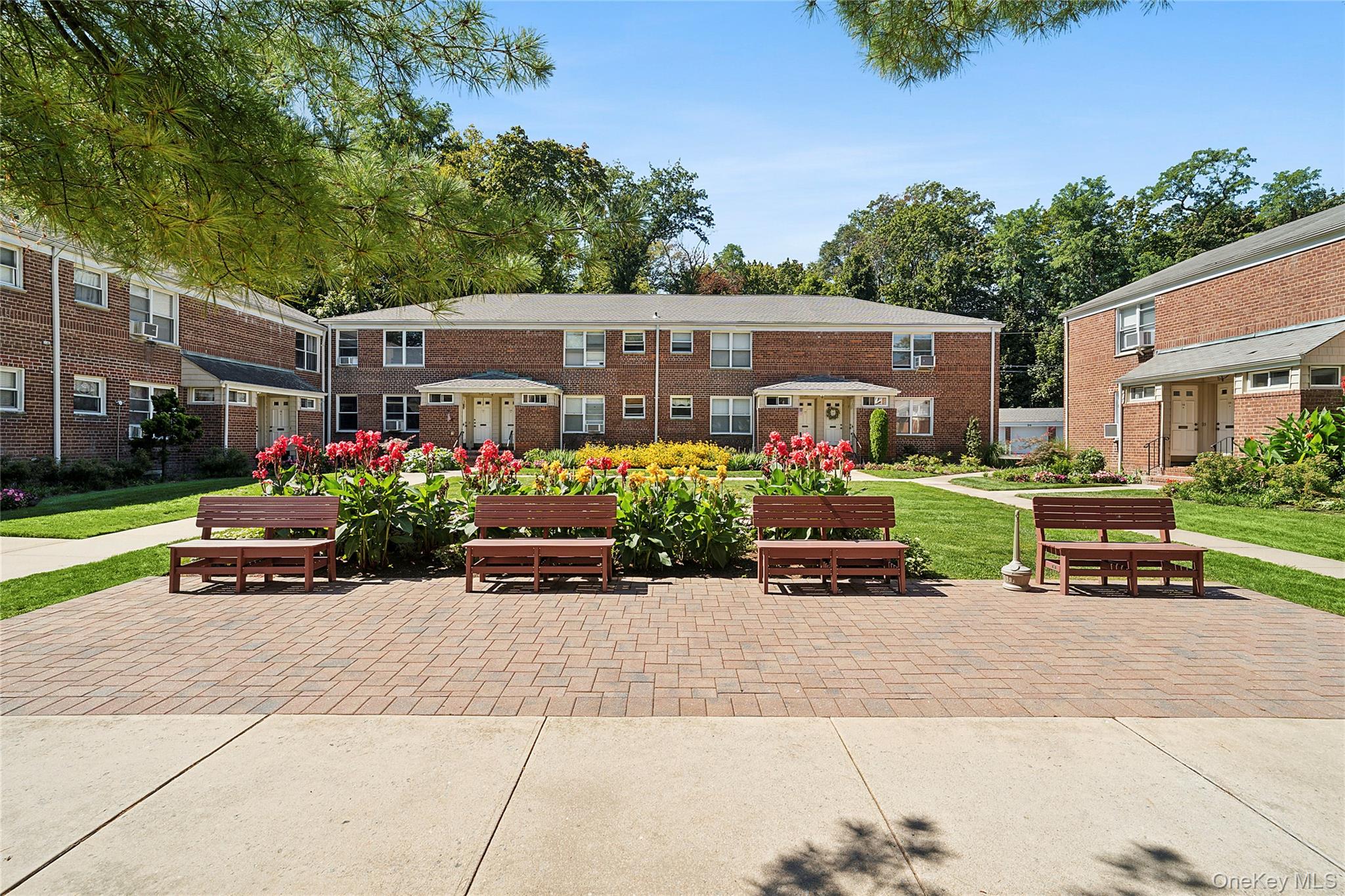 #13 photo, 44 Edwards Street, מחוז נסאו Roslyn Heights , NY 11577