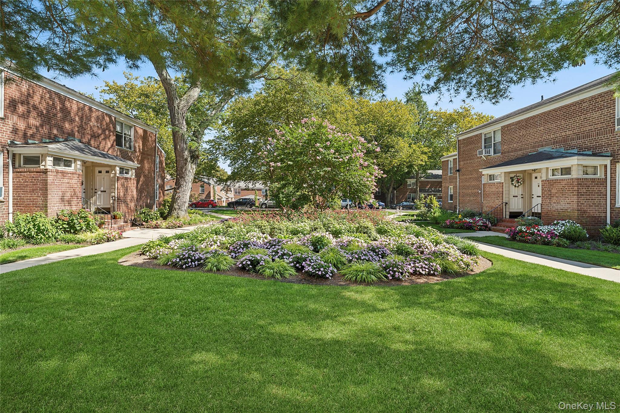 #14 photo, 44 Edwards Street, מחוז נסאו Roslyn Heights , NY 11577