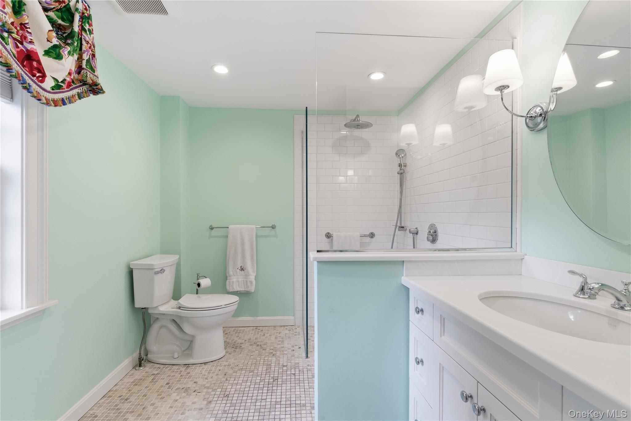 #13 photo, 144 West Neck Road, מחוז סאפוק Huntington , NY 11743