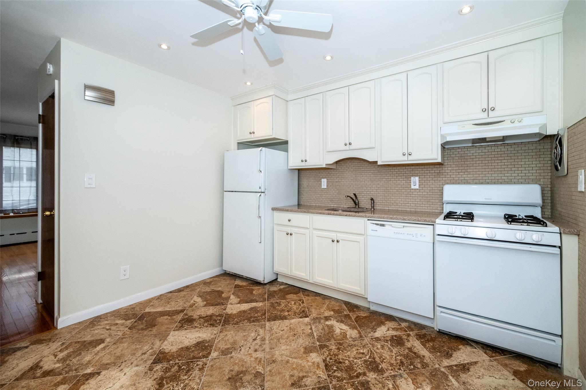 #9 photo, 10 Pell Place, Bronx , NY 10464