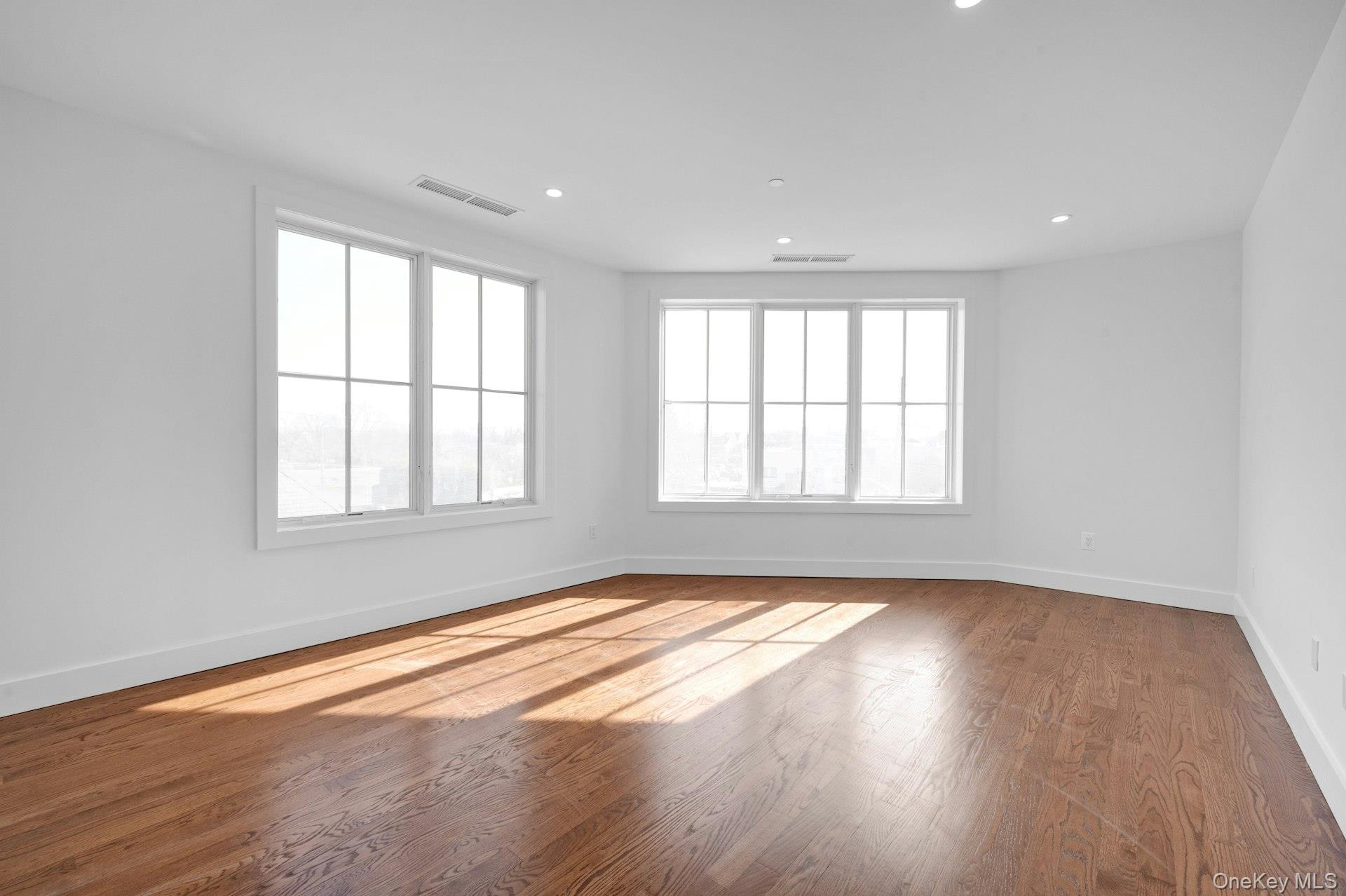 #8 photo, 291 Main Street, Eastchester , NY 10709