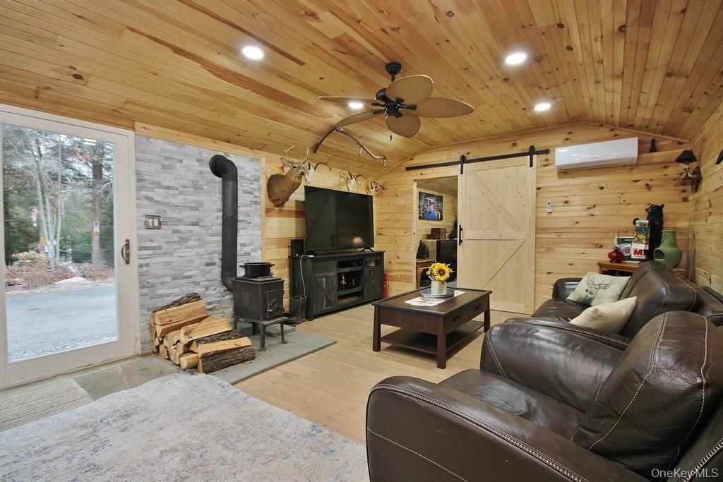 #12 photo, 703 Dahlia Road, Livingston Manor , NY 12758