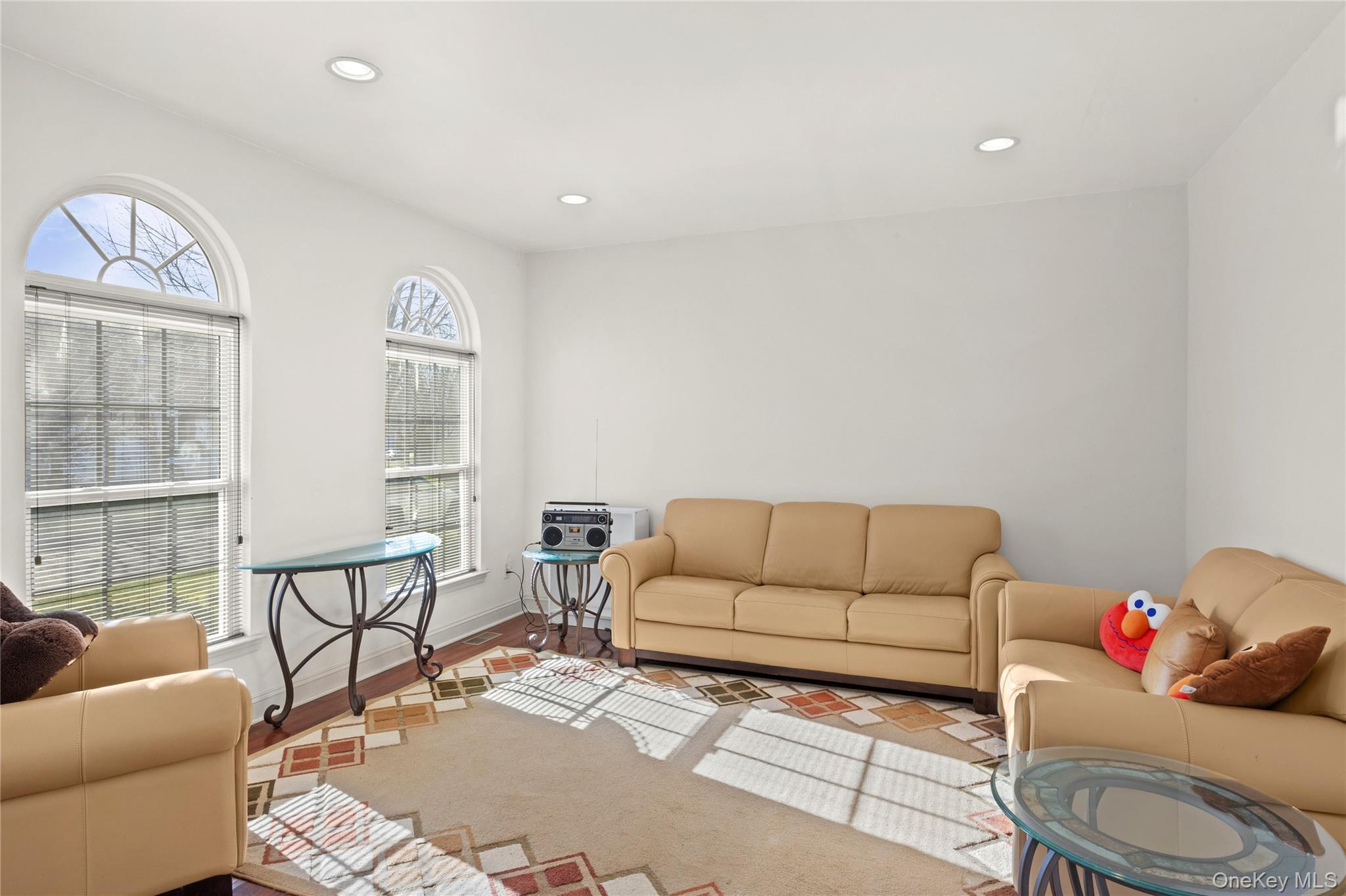 #11 photo, 33 Pinehurst Drive, Mount Sinai , NY 11766