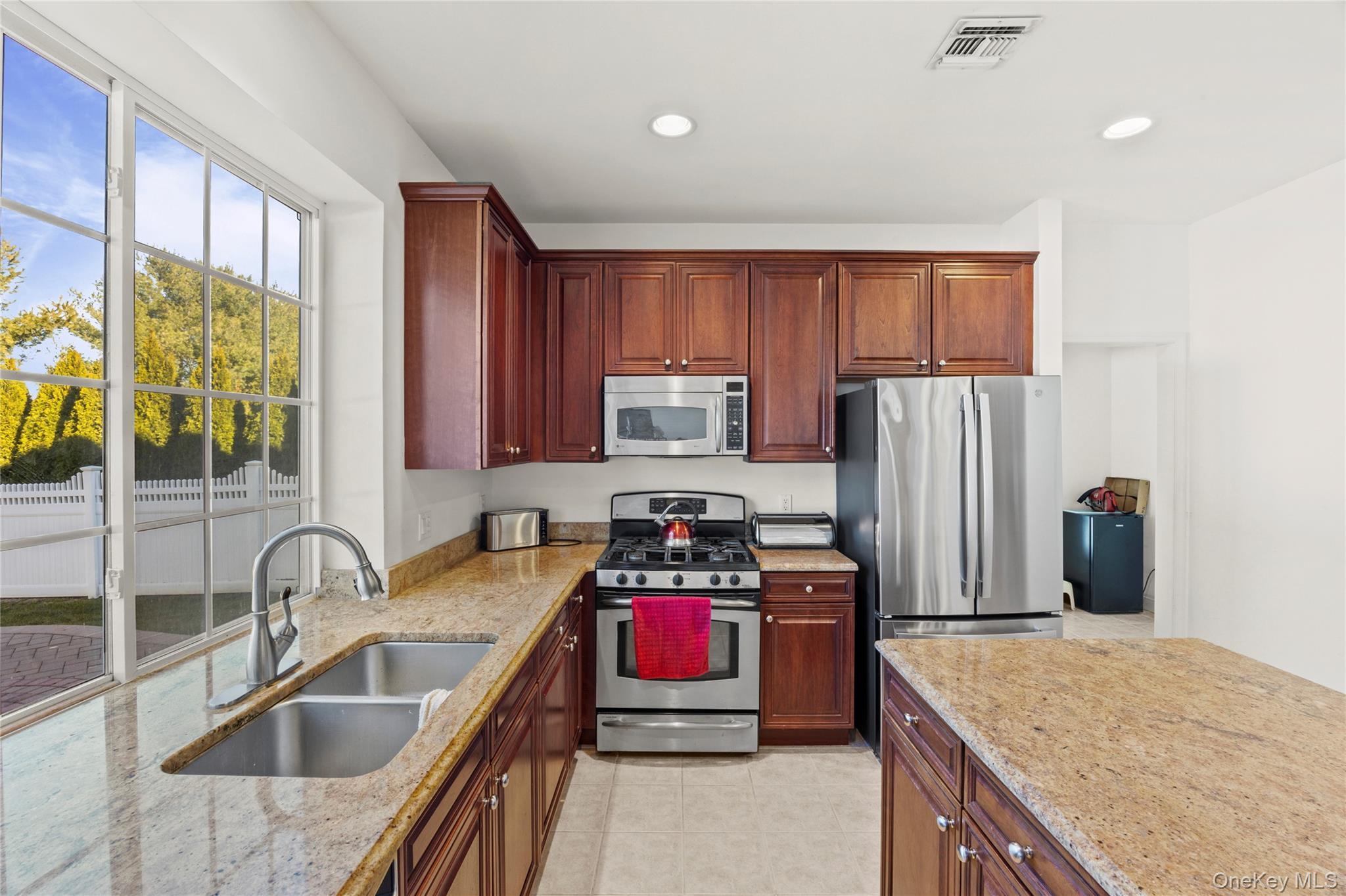 #15 photo, 33 Pinehurst Drive, Mount Sinai , NY 11766