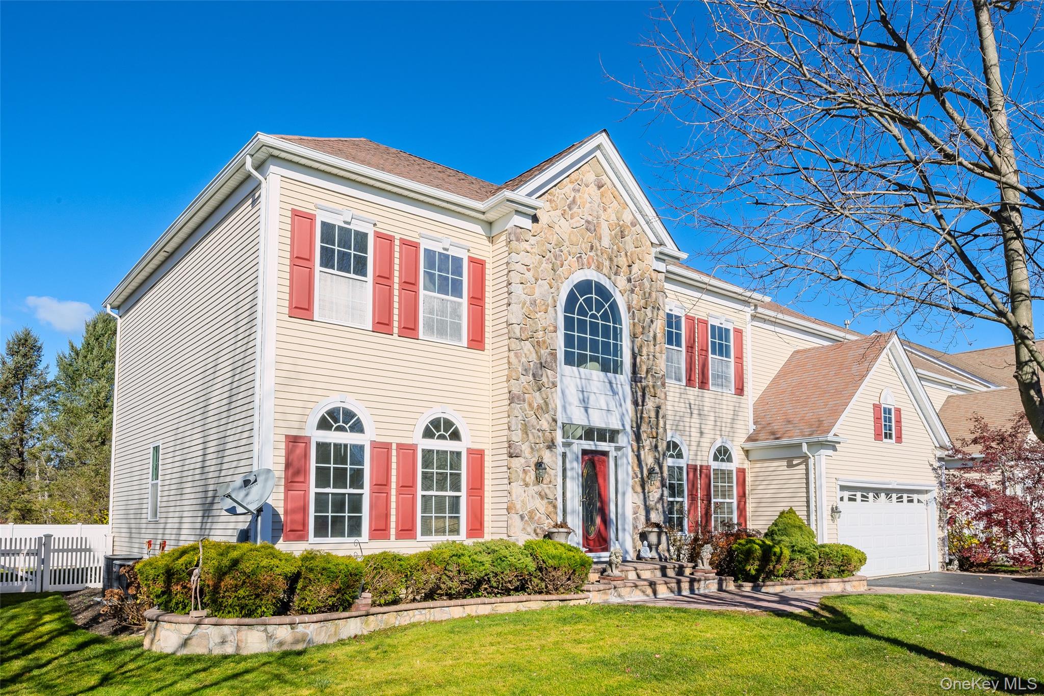 #2 photo, 33 Pinehurst Drive, Mount Sinai , NY 11766