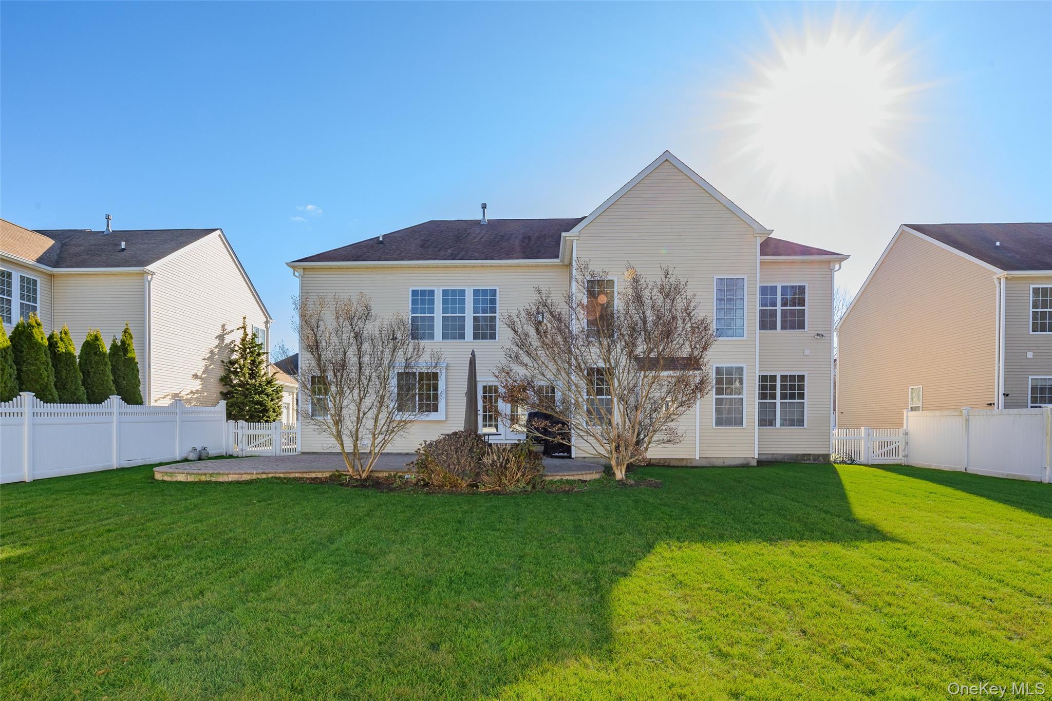 #3 photo, 33 Pinehurst Drive, Mount Sinai , NY 11766