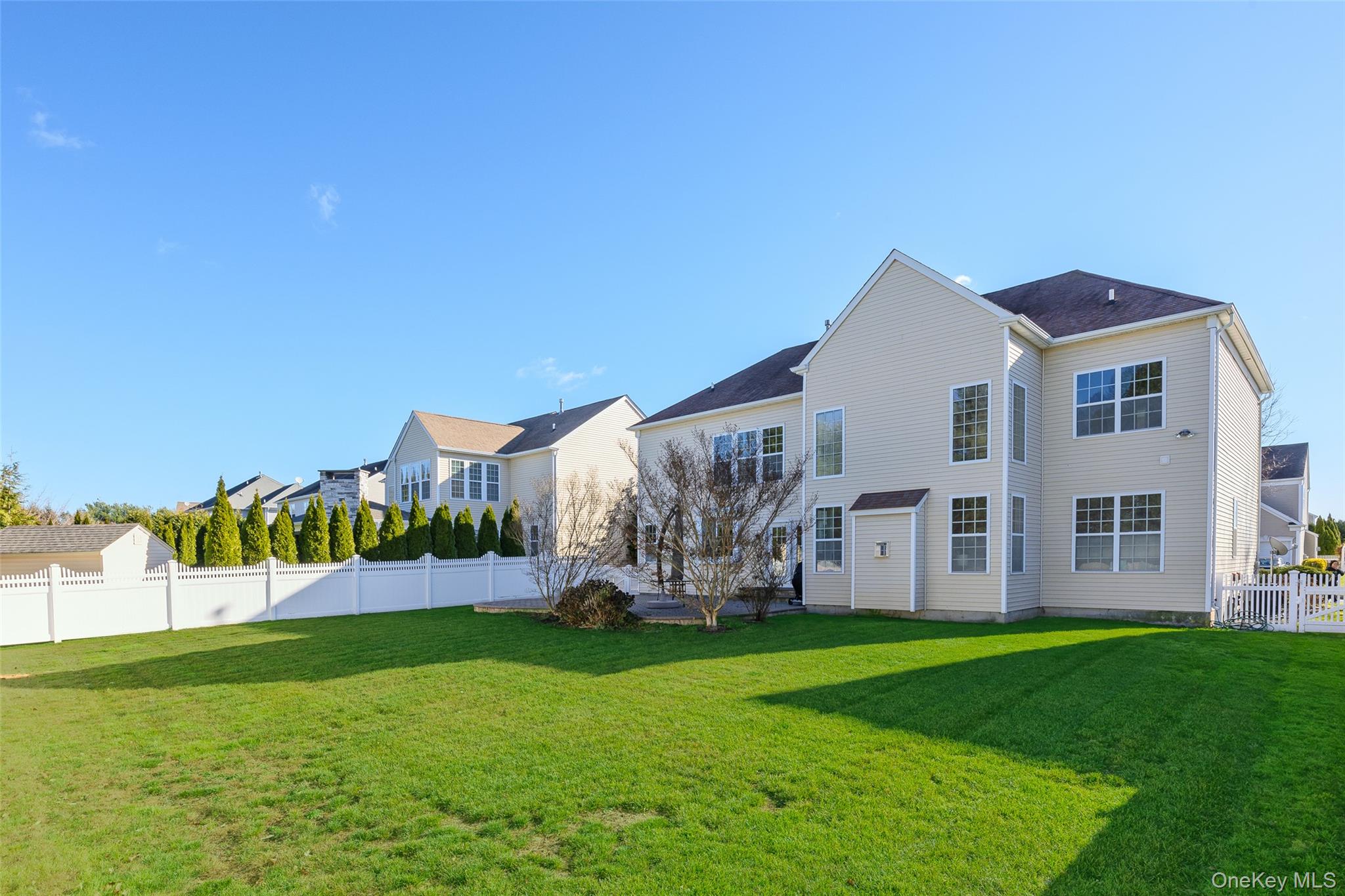 #4 photo, 33 Pinehurst Drive, Mount Sinai , NY 11766