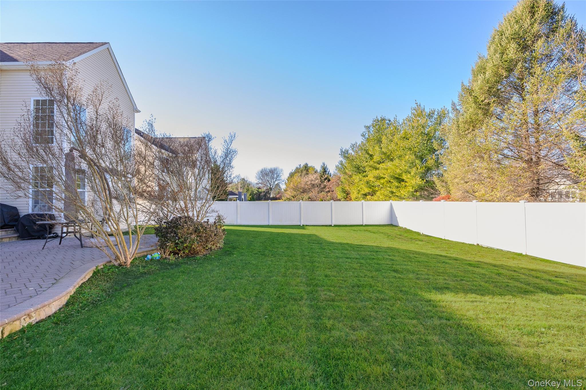 #6 photo, 33 Pinehurst Drive, Mount Sinai , NY 11766