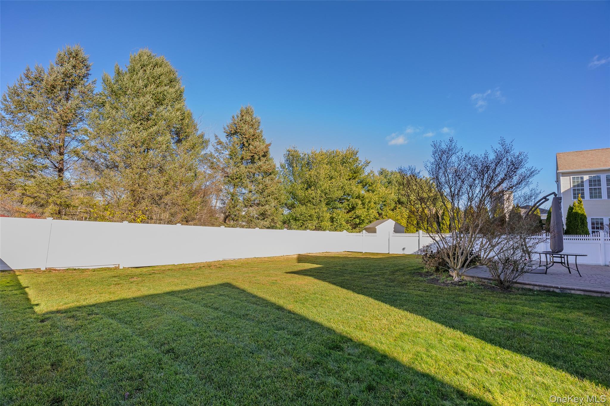 #8 photo, 33 Pinehurst Drive, Mount Sinai , NY 11766