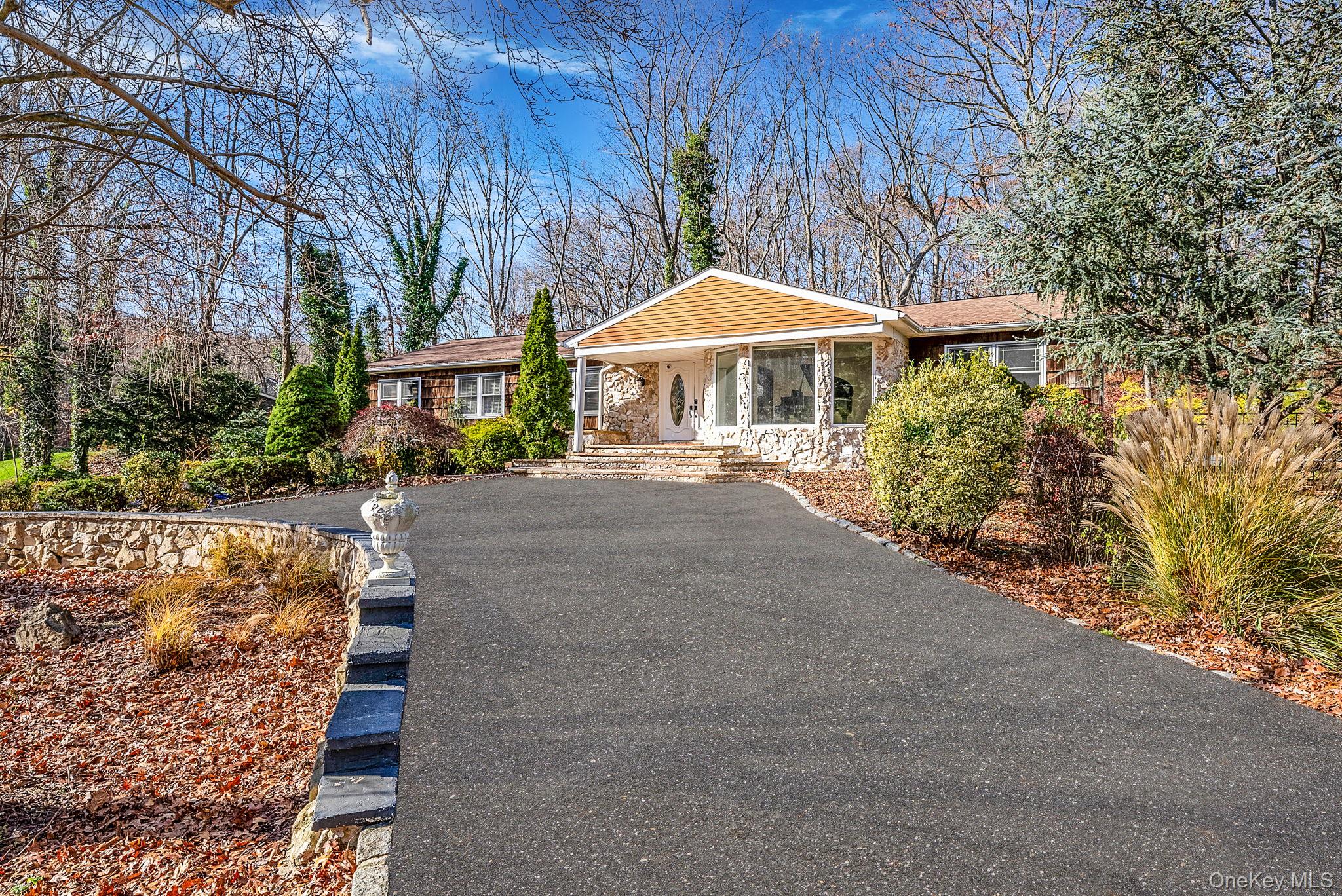 #3 photo, 25 Farmington Lane, Melville , NY 11747