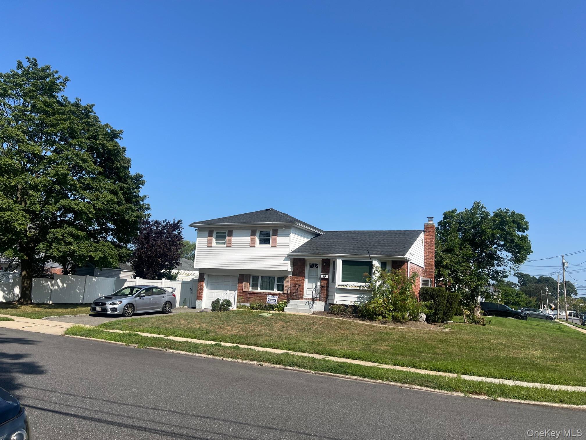 #1 photo, 49 Catalpa Street, 롱 아일랜드 North Babylon , NY 11703