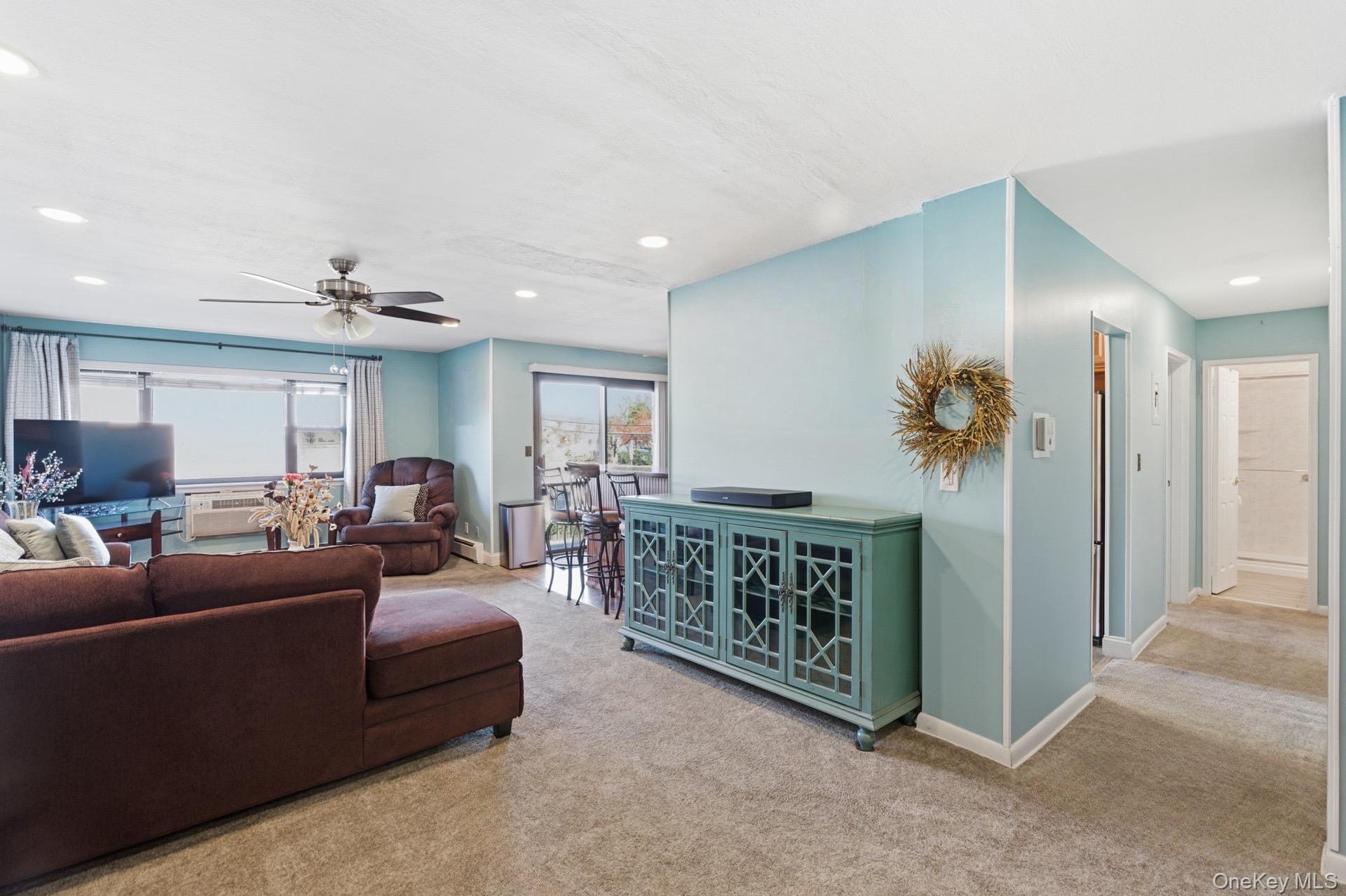 #2 photo, 210 Fulton Street, מחוז נסאו Farmingdale , NY 11735