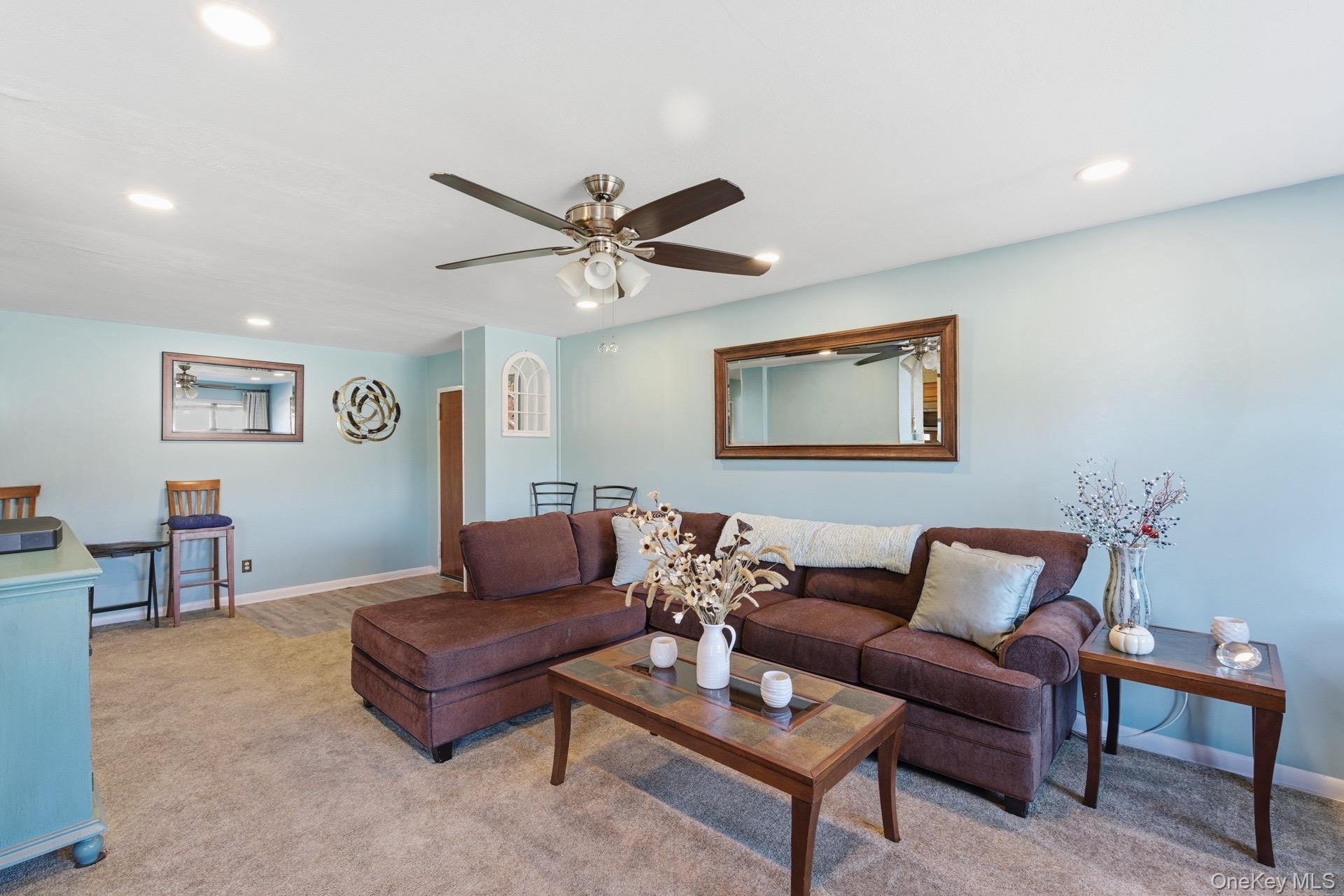 #3 photo, 210 Fulton Street, מחוז נסאו Farmingdale , NY 11735