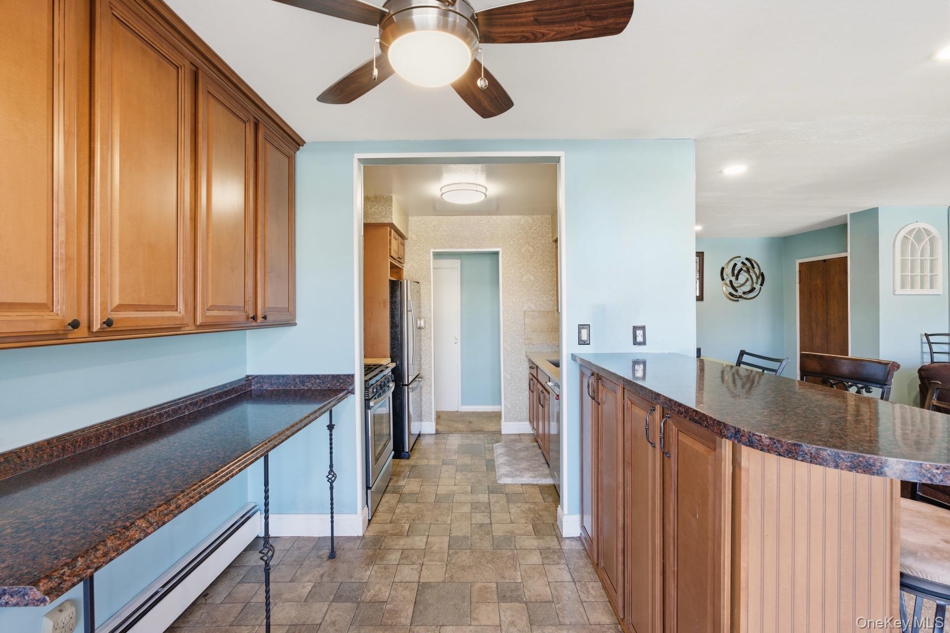 #4 photo, 210 Fulton Street, מחוז נסאו Farmingdale , NY 11735