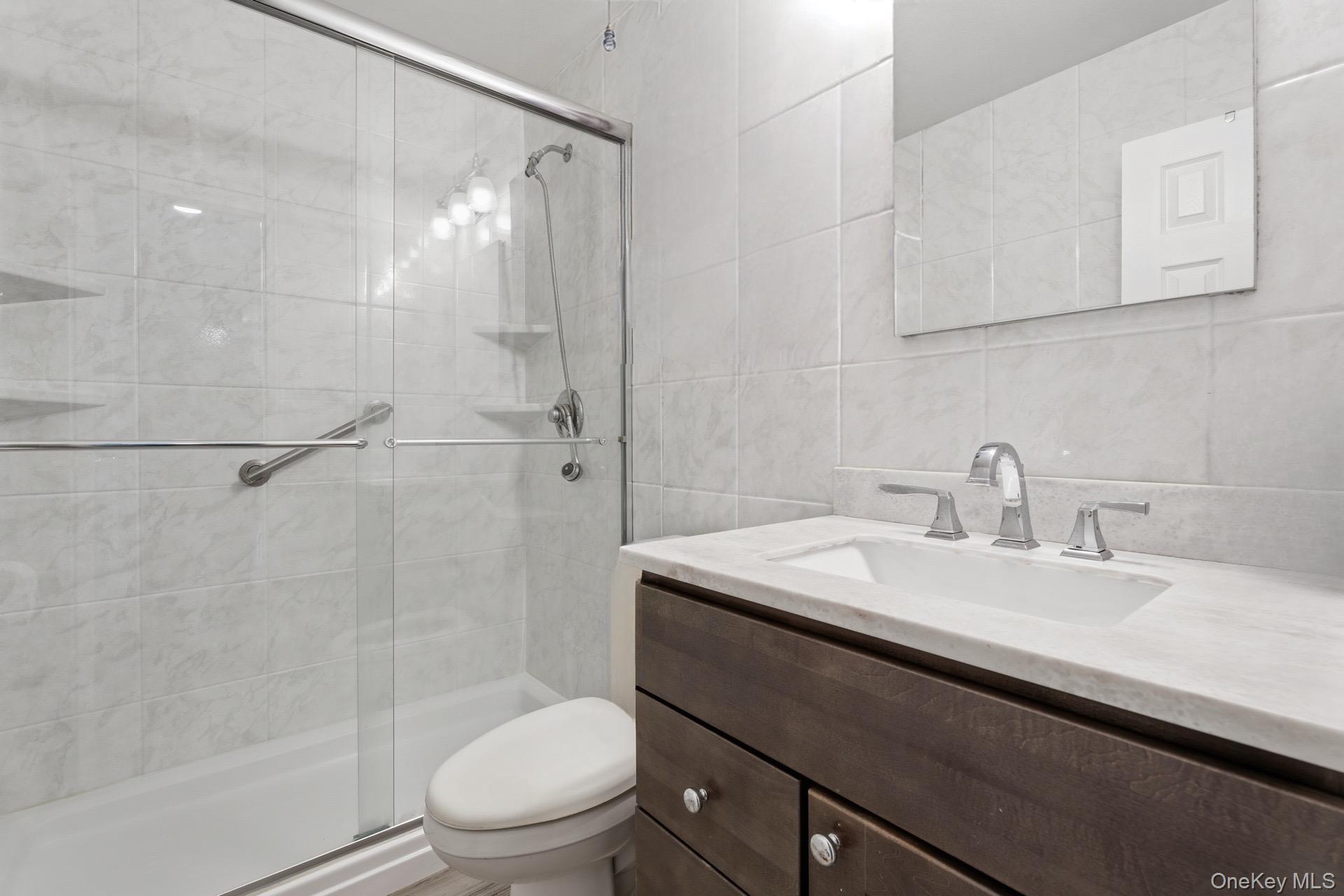 #9 photo, 210 Fulton Street, מחוז נסאו Farmingdale , NY 11735