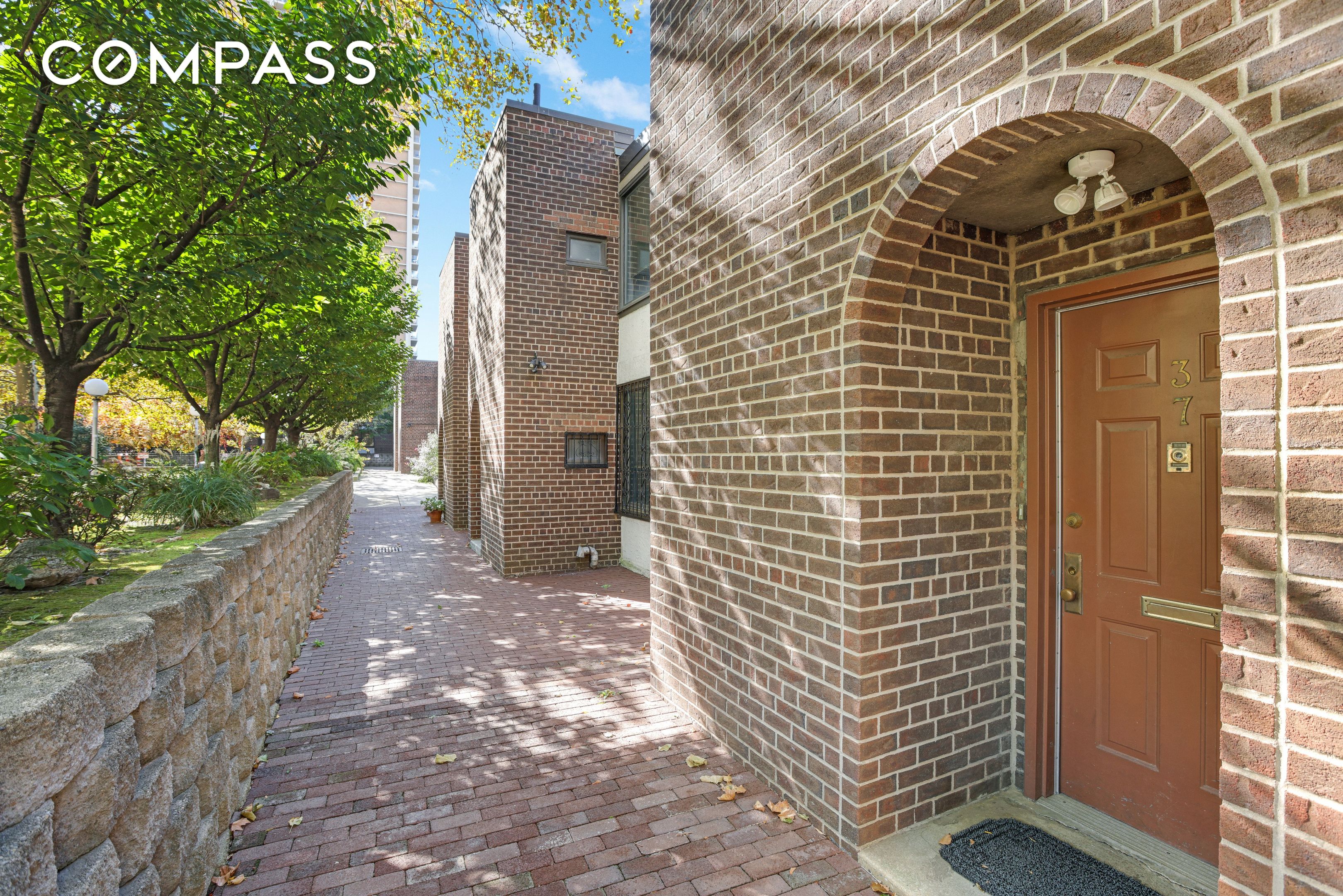 #3 photo, 37 Henry Street, Brooklyn Heights , NY 11201