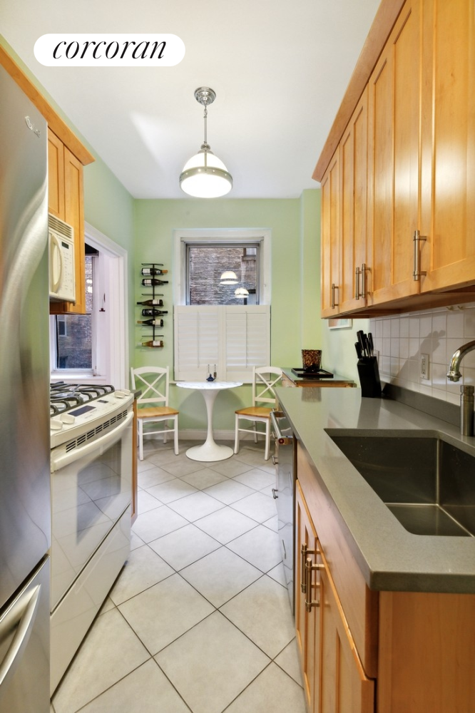 #4 photo, 30 5TH Avenue, Greenwich Village , NY 10011