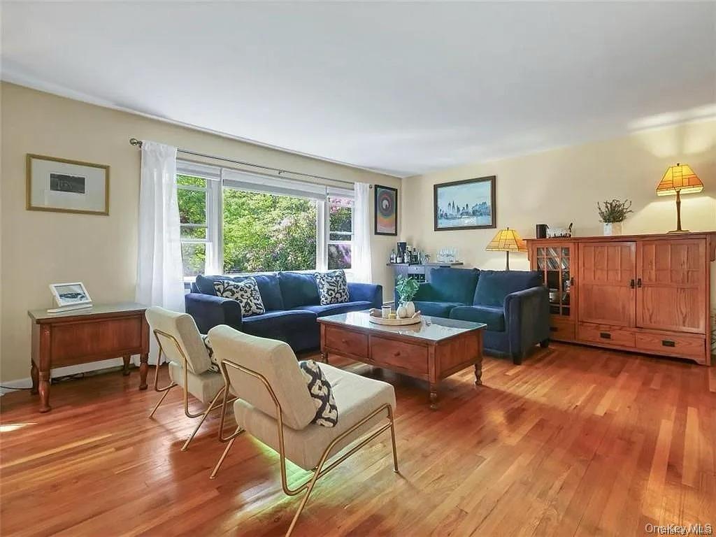 #4 photo, 5 Van Gogh Lane, Airmont , NY 10901