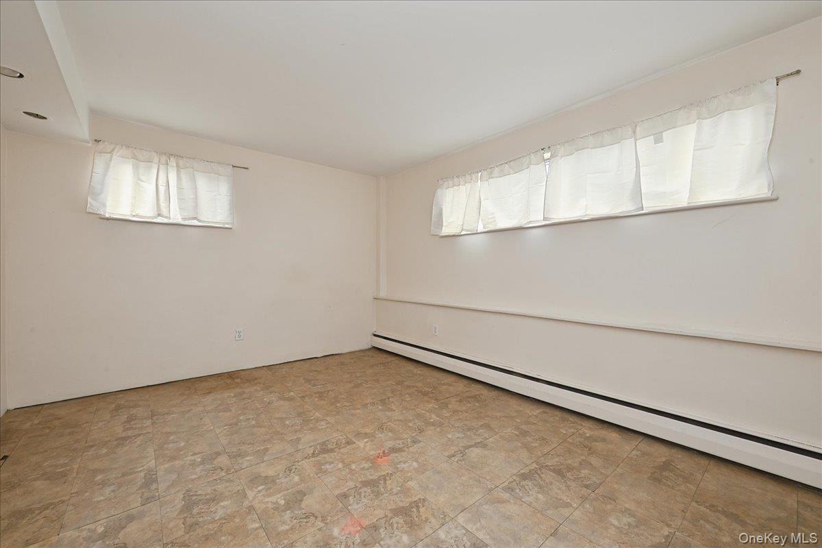 #18 photo, 122 Haypath Road, Нассау ‖ Bethpage , NY 11714