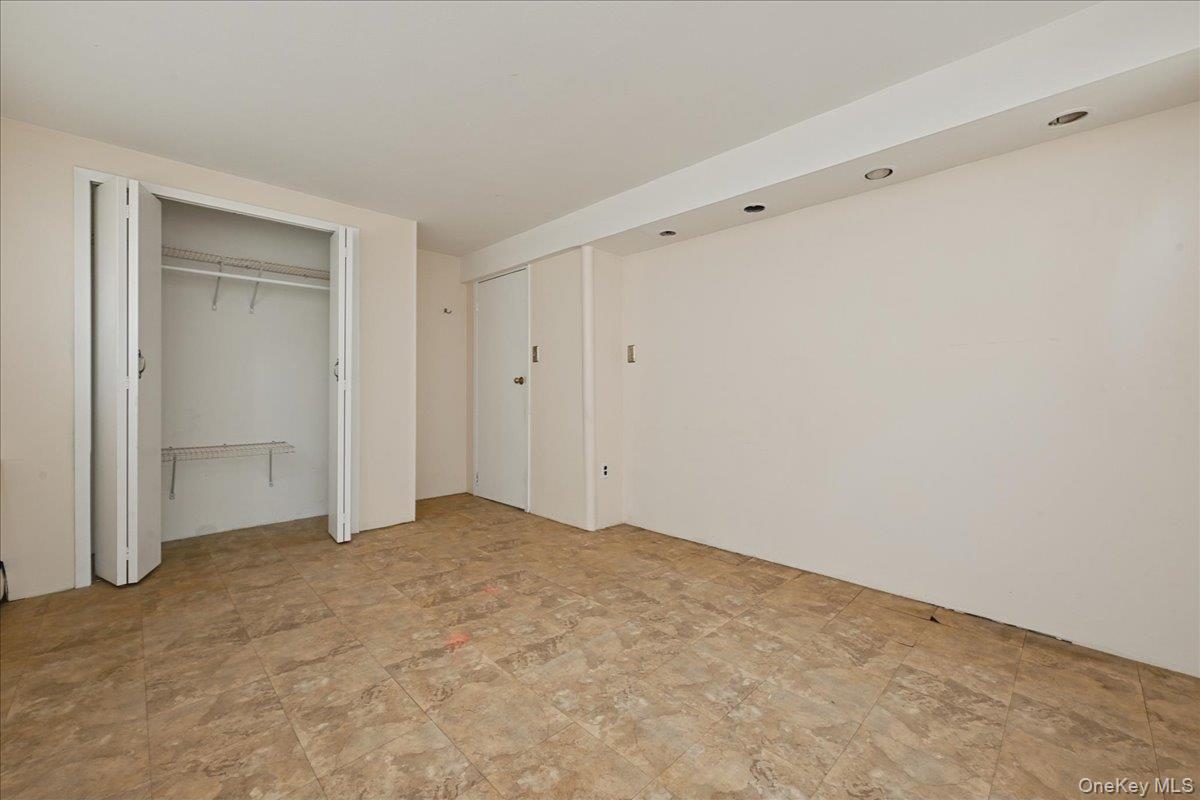 #19 photo, 122 Haypath Road, Нассау ‖ Bethpage , NY 11714