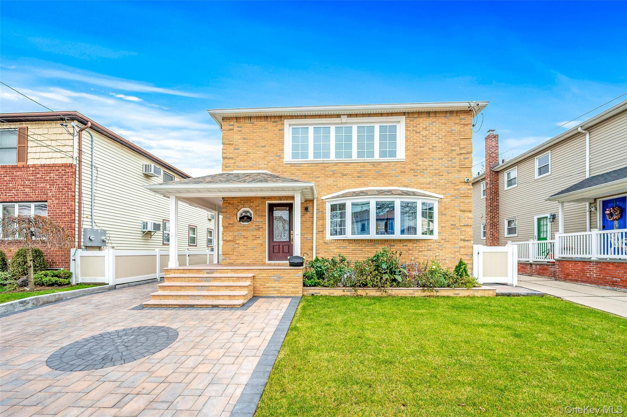 #1 photo, 22 Sandalwood Avenue, 长岛 Valley Stream , NY 11581