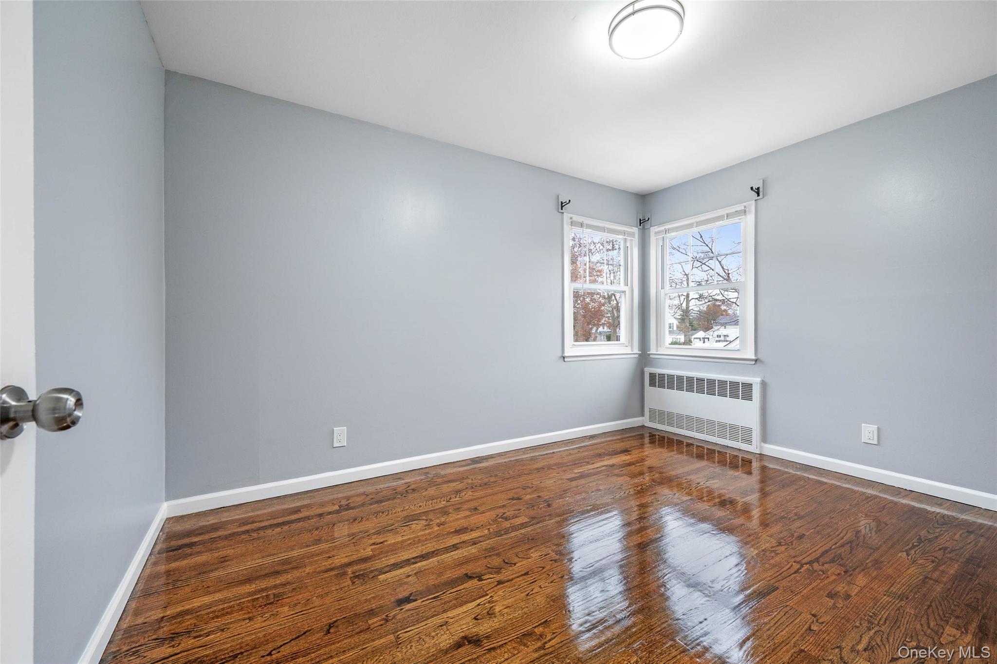 #11 photo, 22 Sandalwood Avenue, 长岛 Valley Stream , NY 11581