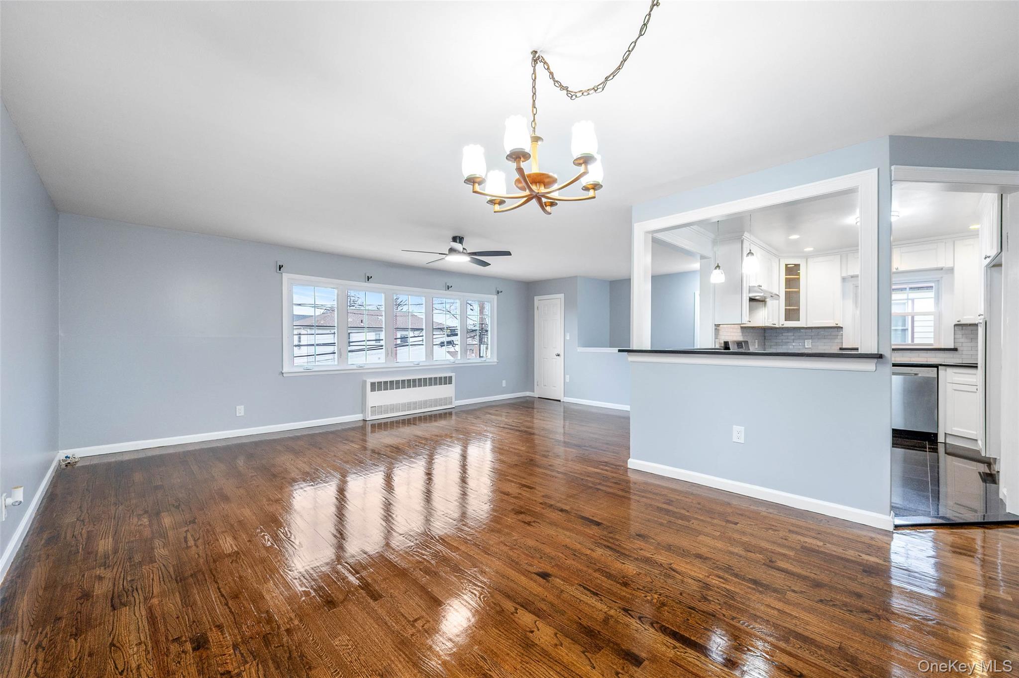 #6 photo, 22 Sandalwood Avenue, 长岛 Valley Stream , NY 11581