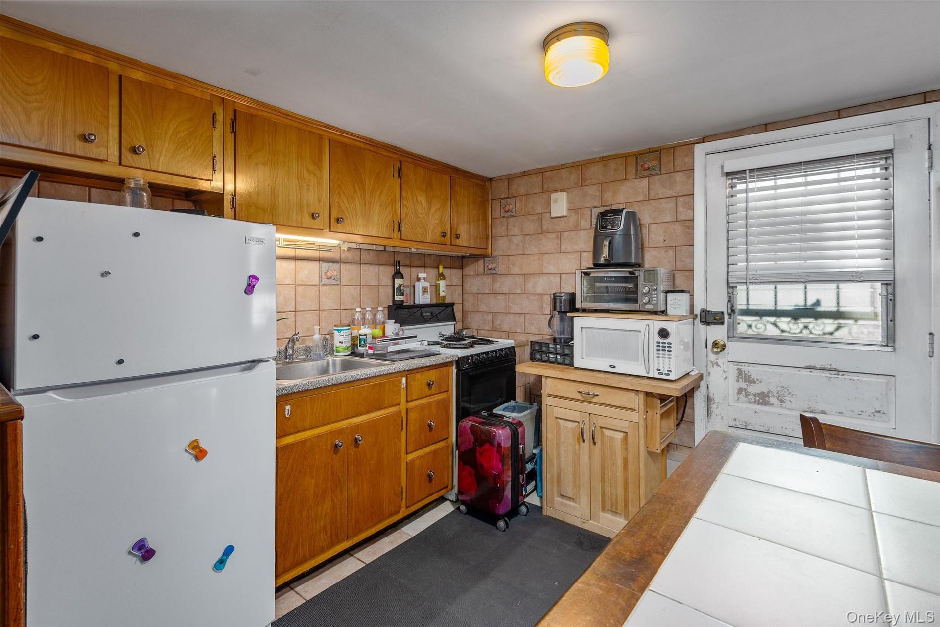 #14 photo, 647 Seamans Neck Road, Seaford , NY 11783