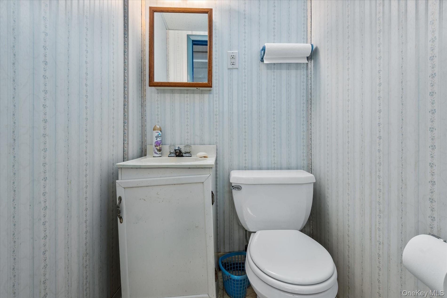 #20 photo, 647 Seamans Neck Road, Seaford , NY 11783