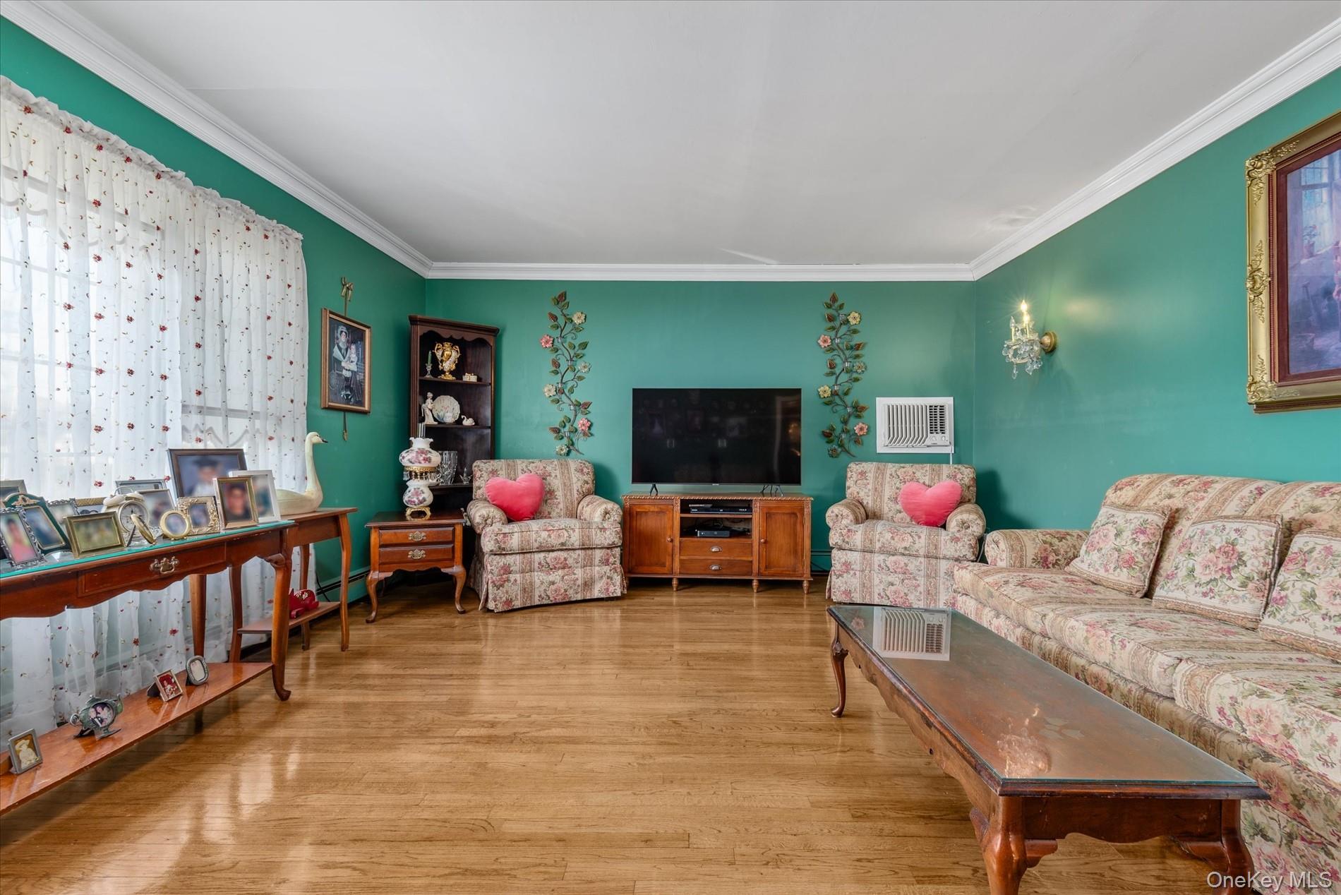 #3 photo, 647 Seamans Neck Road, Seaford , NY 11783