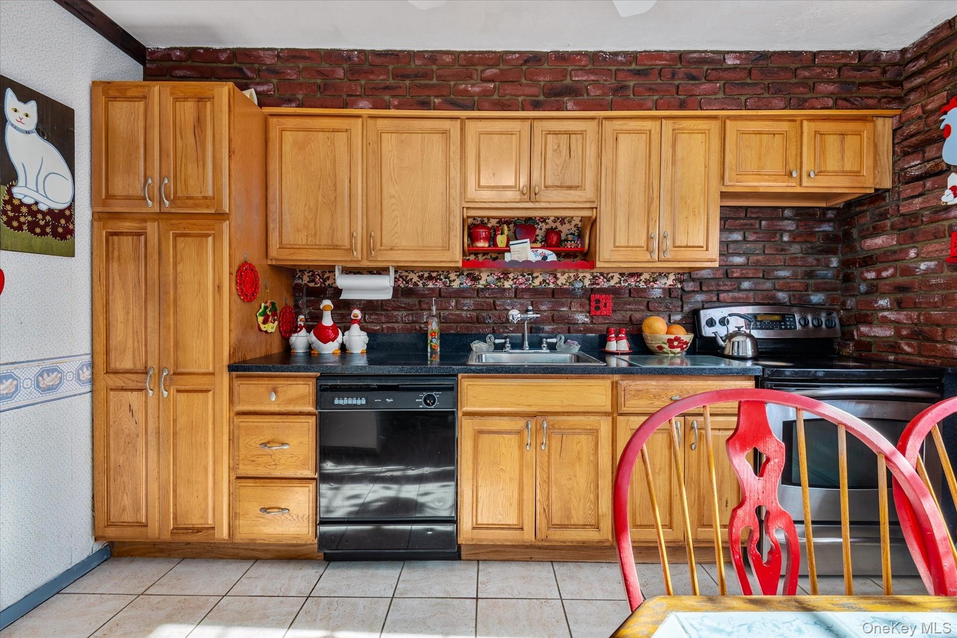 #5 photo, 647 Seamans Neck Road, Seaford , NY 11783