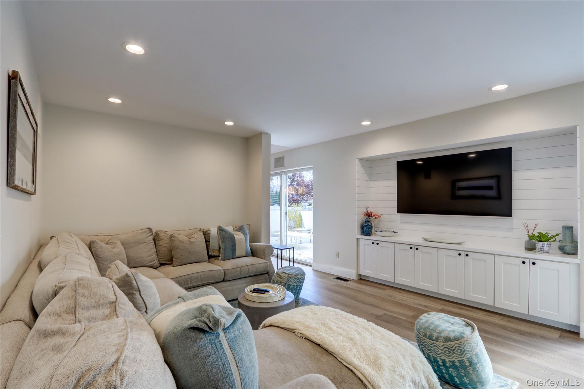 #12 photo, 12 Combes Avenue, 长岛 Rockville Centre , NY 11570