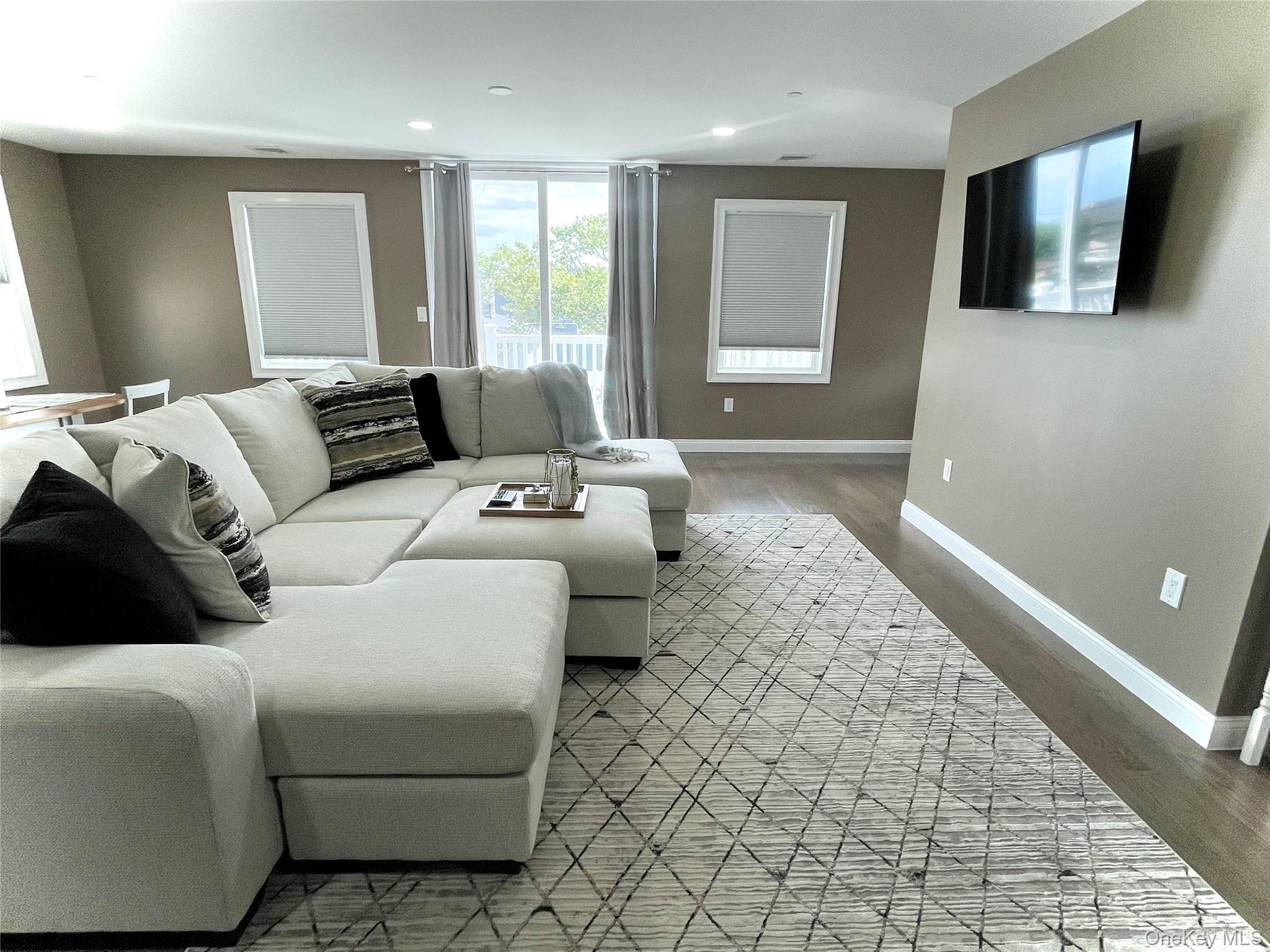 #7 photo, 91 E Fulton Street, Long Beach , NY 11561