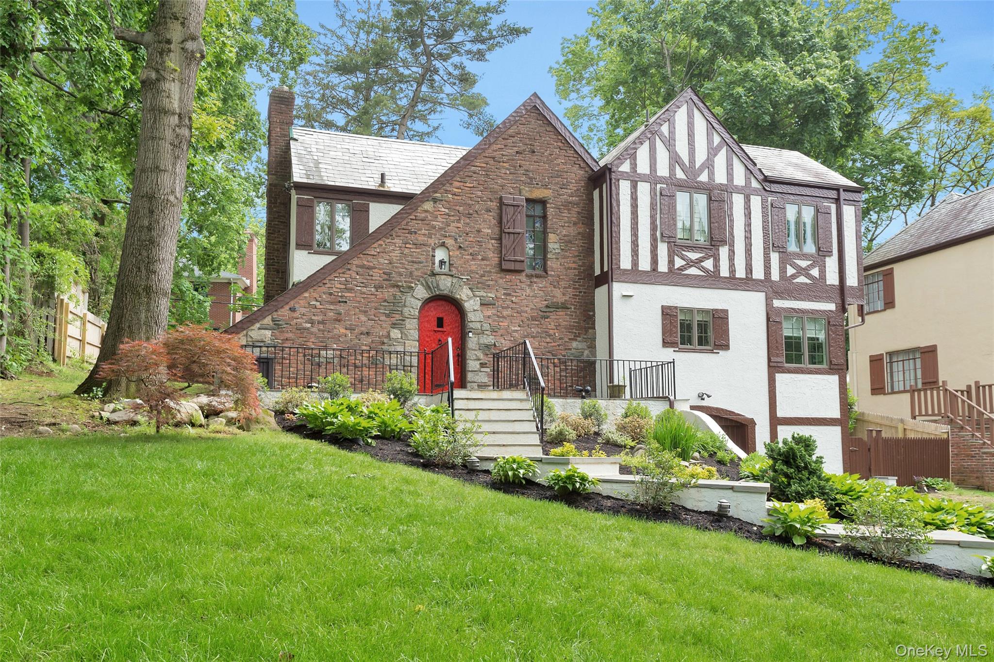 #1 photo, 44 Old Ox Road, Manhasset , NY 11030