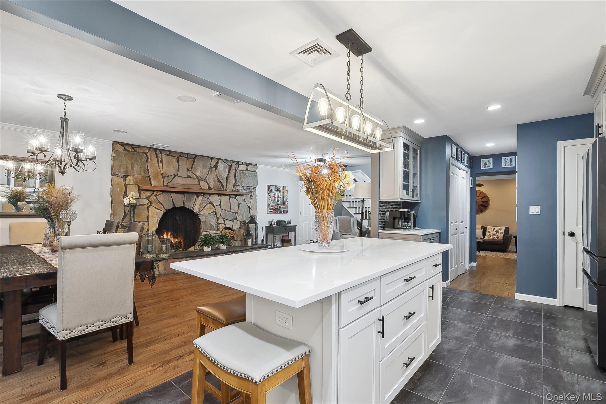 #11 photo, 241 N Hamilton Avenue, Lindenhurst , NY 11757