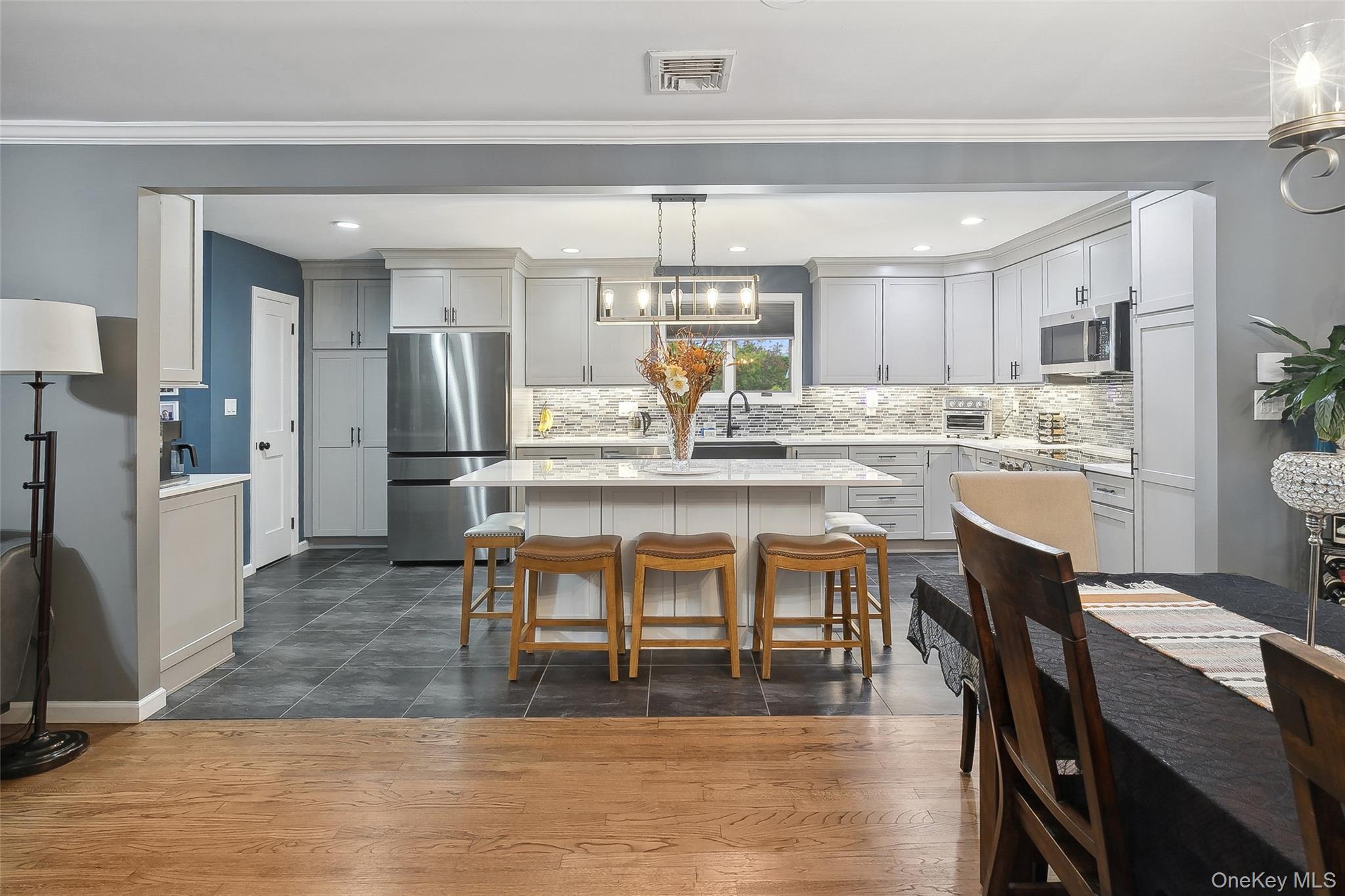 #13 photo, 241 N Hamilton Avenue, Lindenhurst , NY 11757