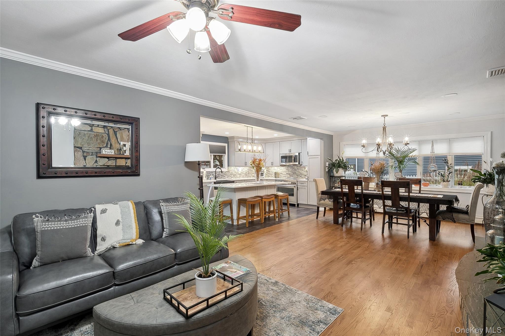 #20 photo, 241 N Hamilton Avenue, Lindenhurst , NY 11757