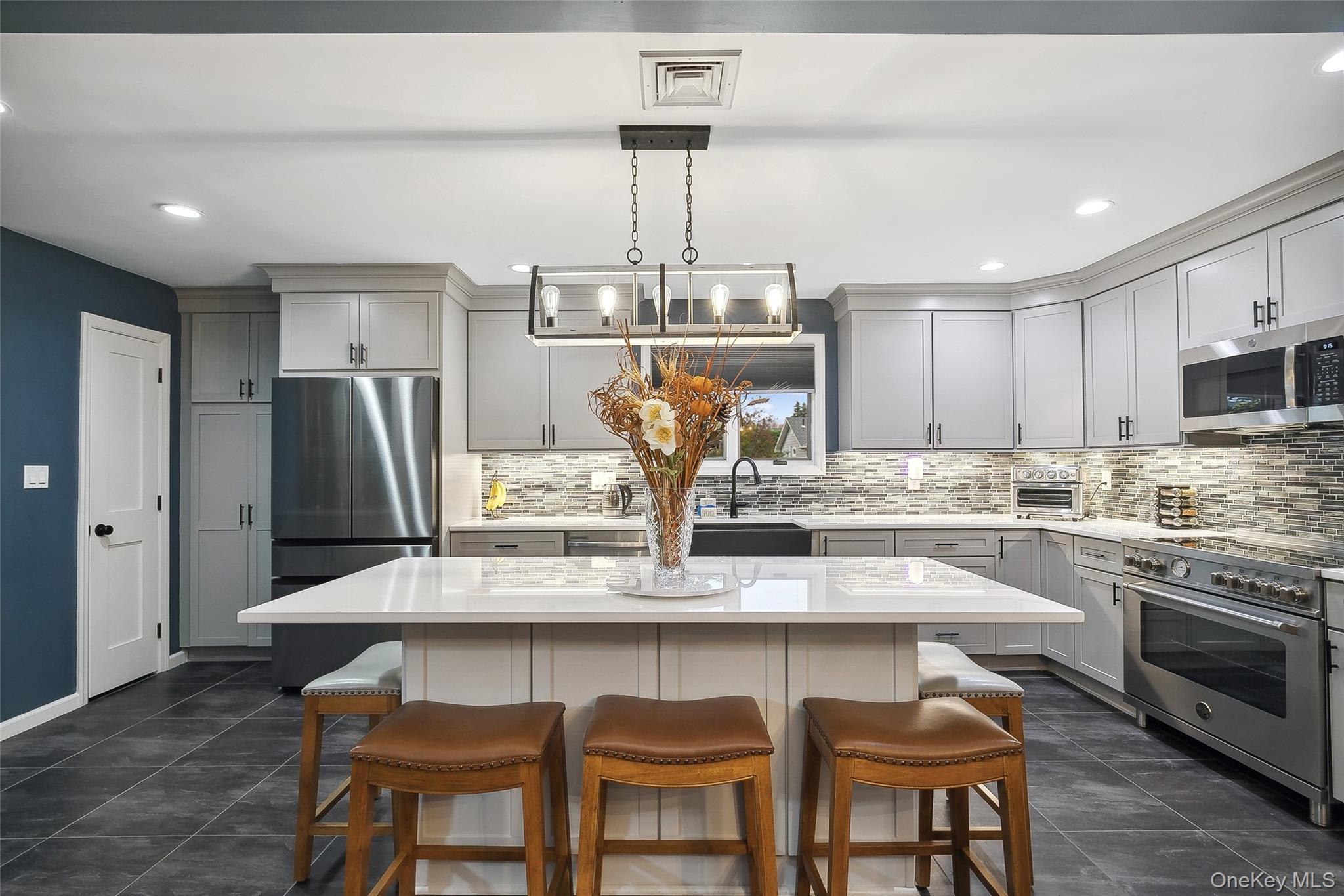 #6 photo, 241 N Hamilton Avenue, Lindenhurst , NY 11757