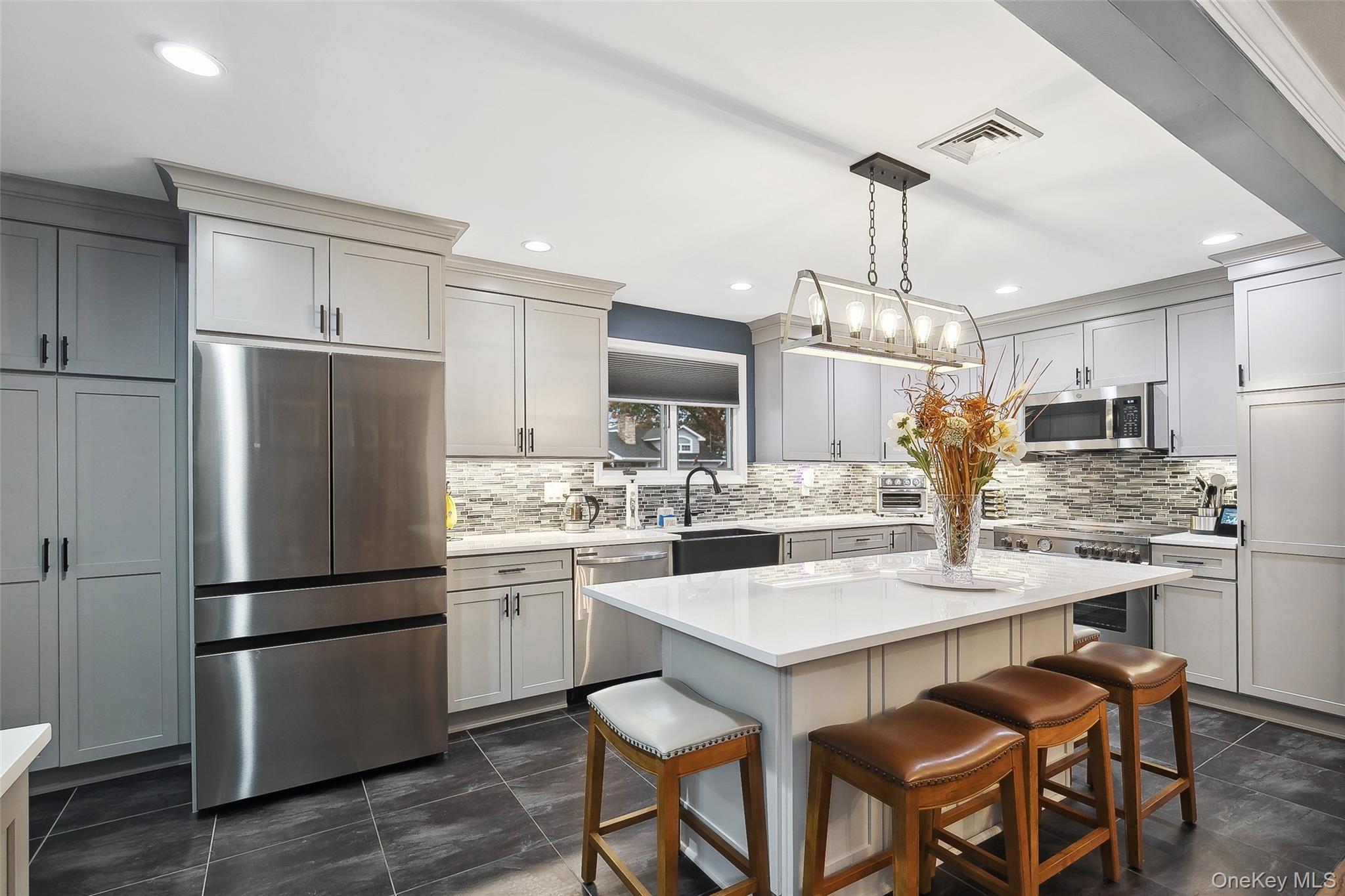 #8 photo, 241 N Hamilton Avenue, Lindenhurst , NY 11757